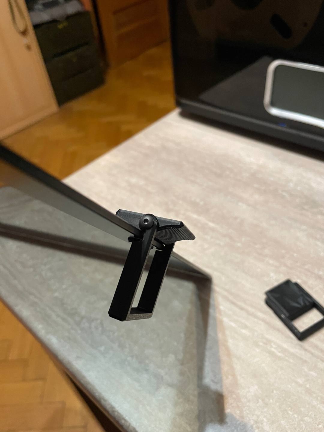 Top glass handle lid venting riser