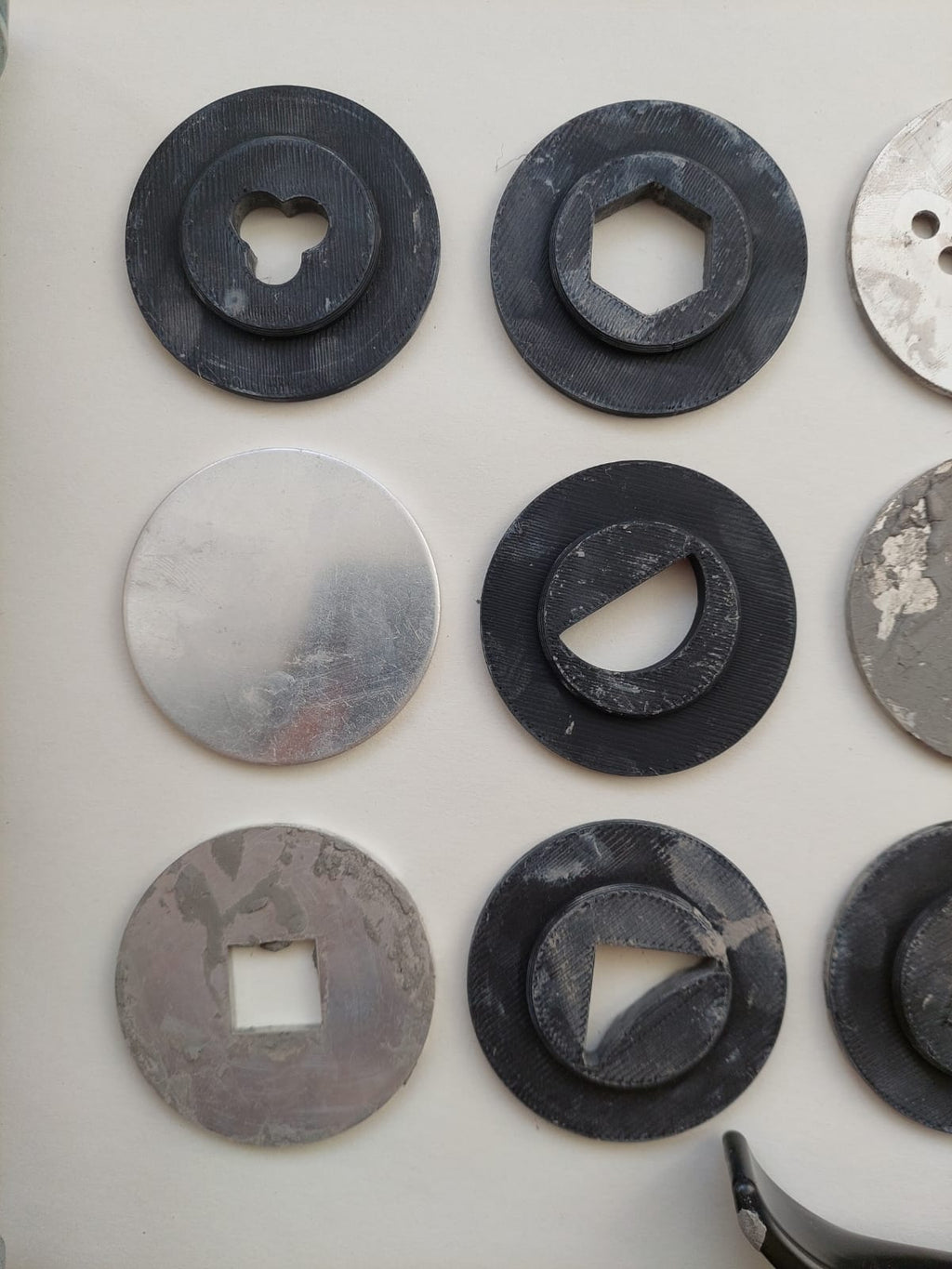 Extruder discs for ceramic