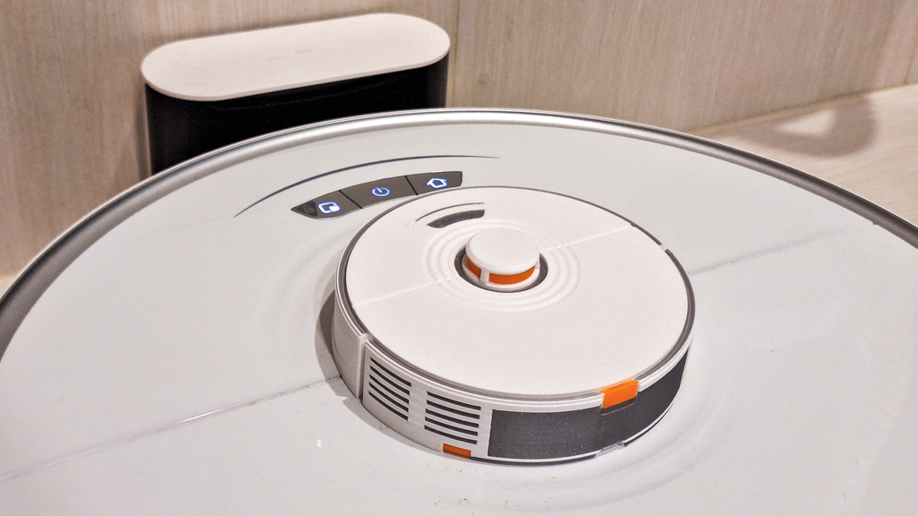 Robot vacuum dust cover