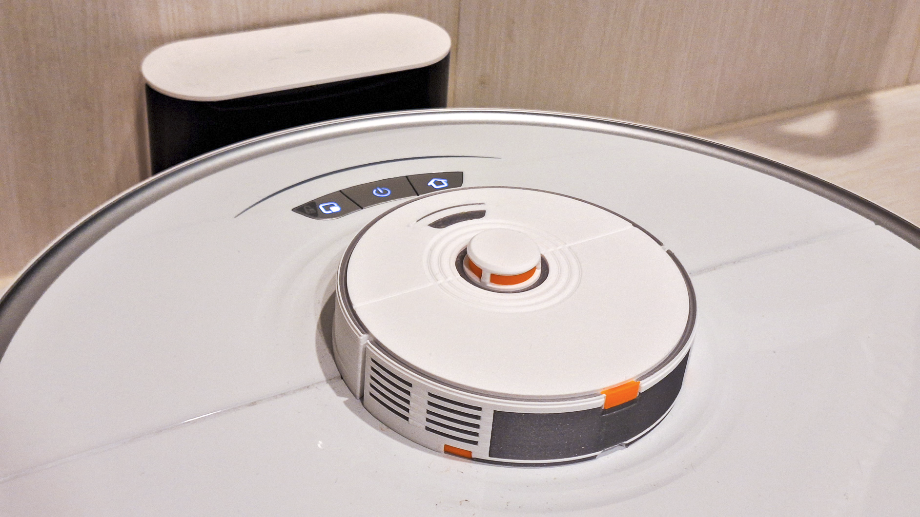 Robot vacuum dust cover