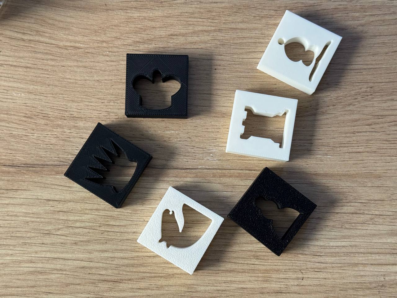 Wall mounted chessboard