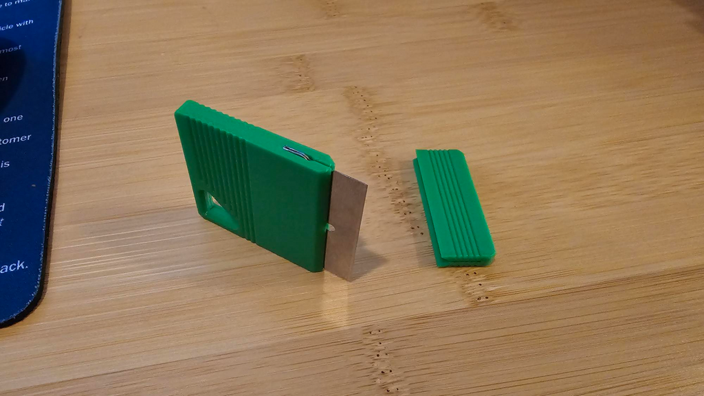 Metal Razor Blade Knife Scraper Remix with Magnets and cap