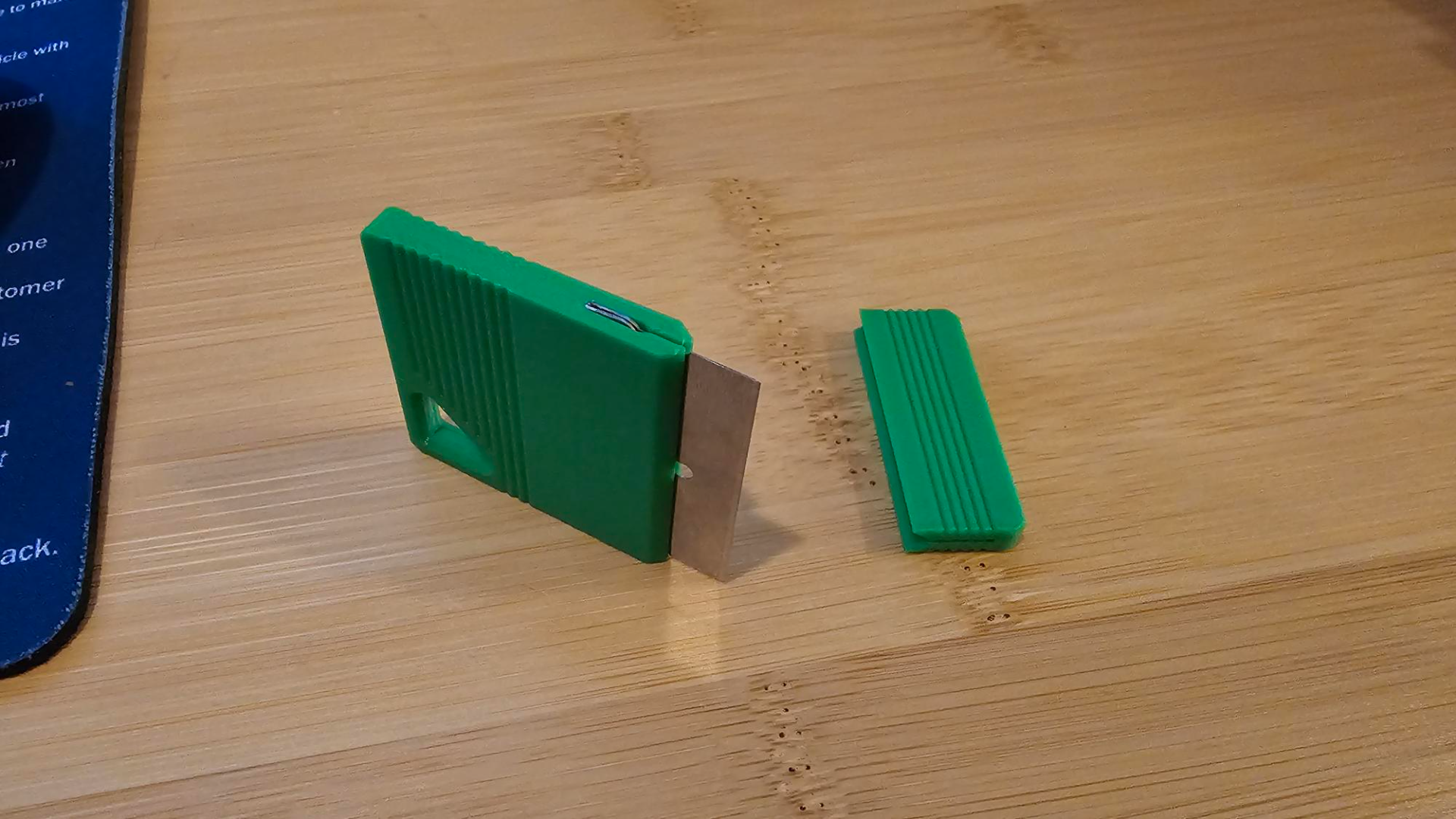 Metal Razor Blade Knife Scraper Remix with Magnets and cap