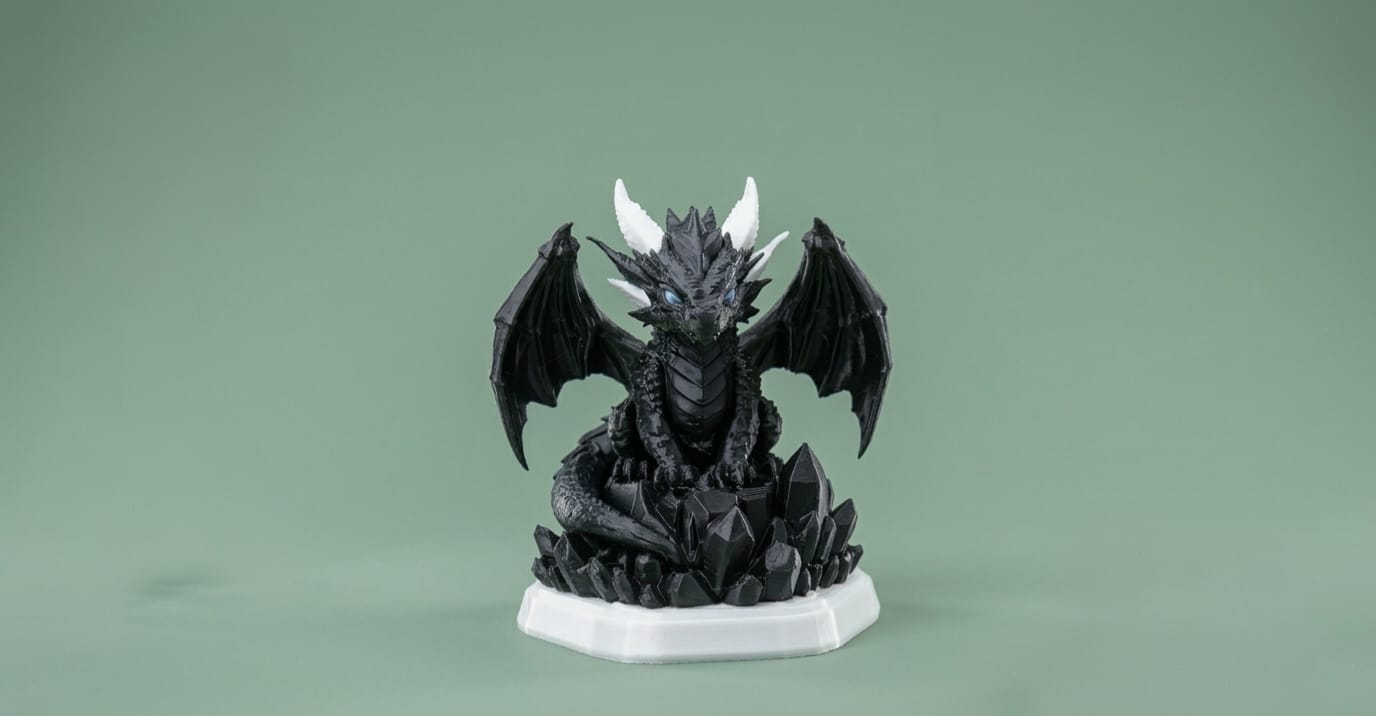 Dragón de Cristal sobre Trono