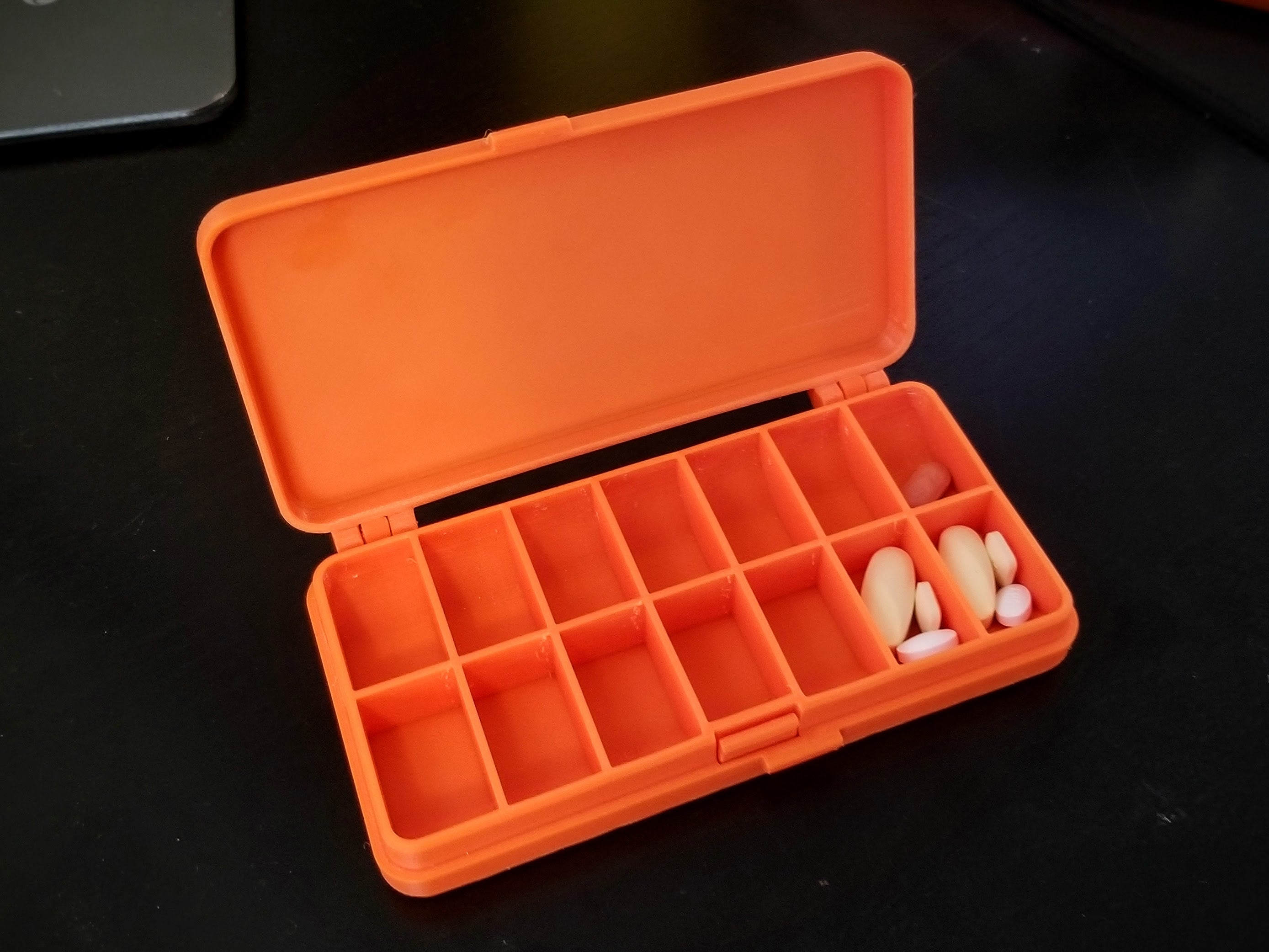 Compact weekly pill box