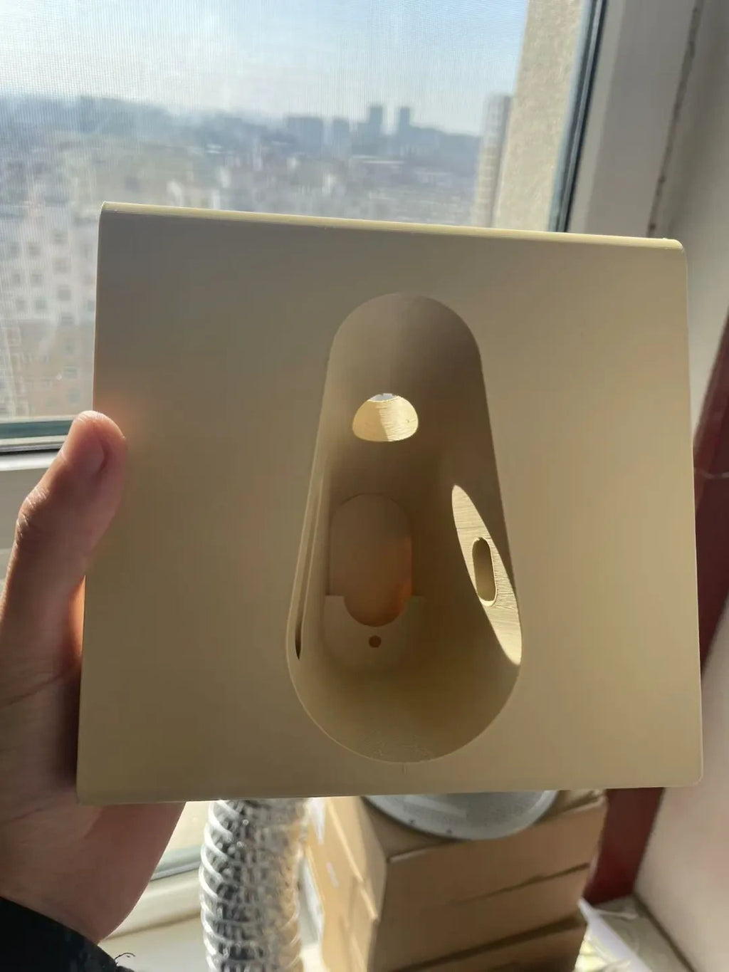 Iphone 12待机模式支架，带手机壳，带直插充电版本
