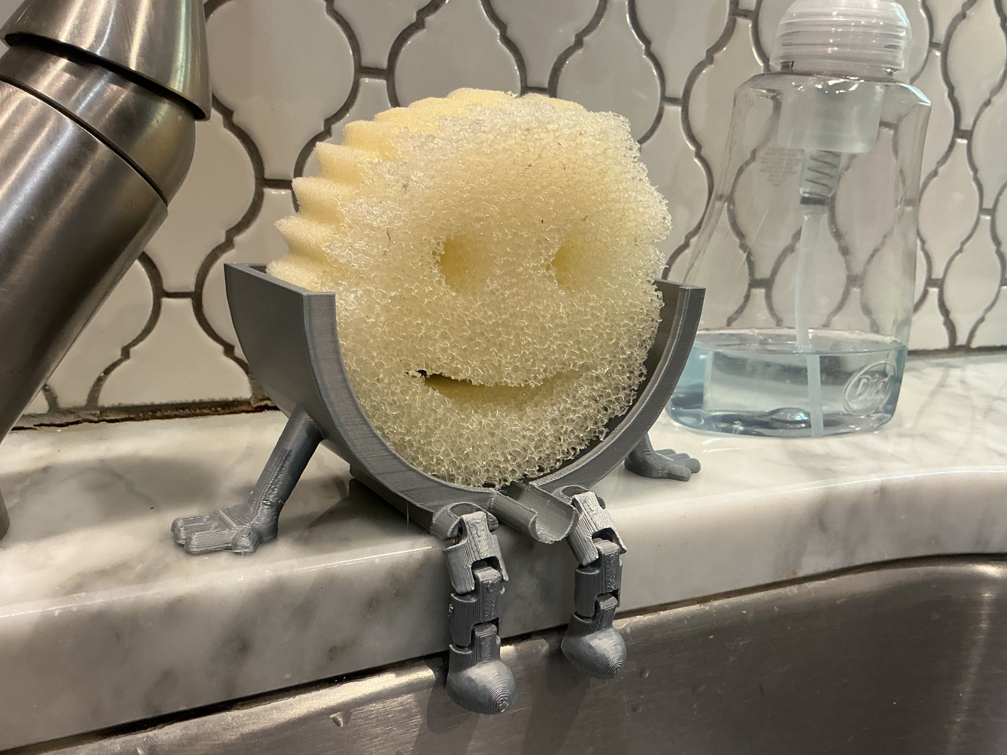 Articulated Scrub Daddy Sink Holder w/ Drain