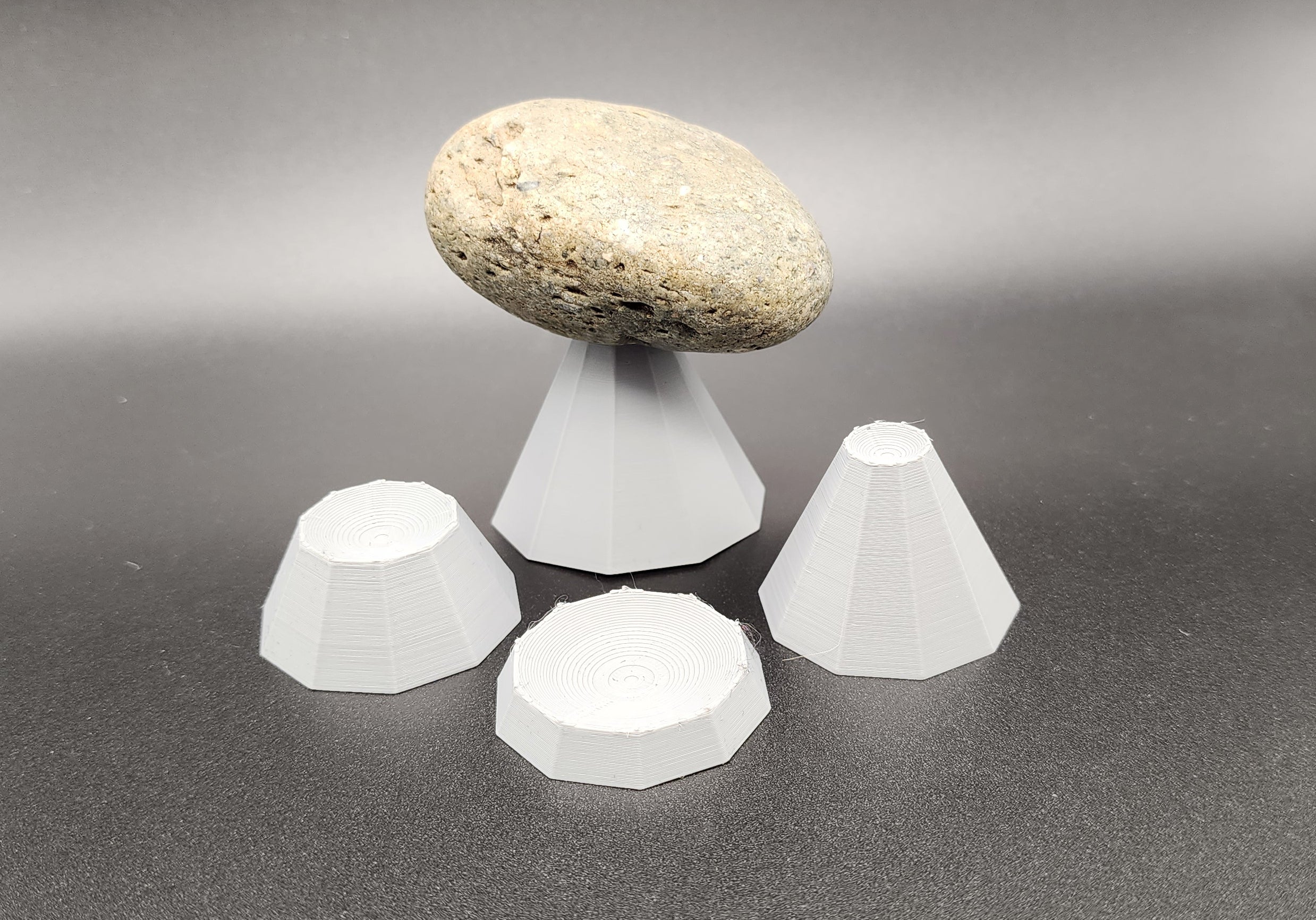 Stands for 3D Scanning Round Objects
