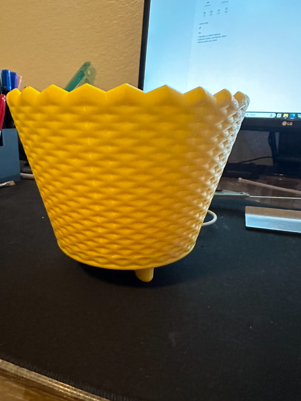 4 inch planter with twist on bottom and legs