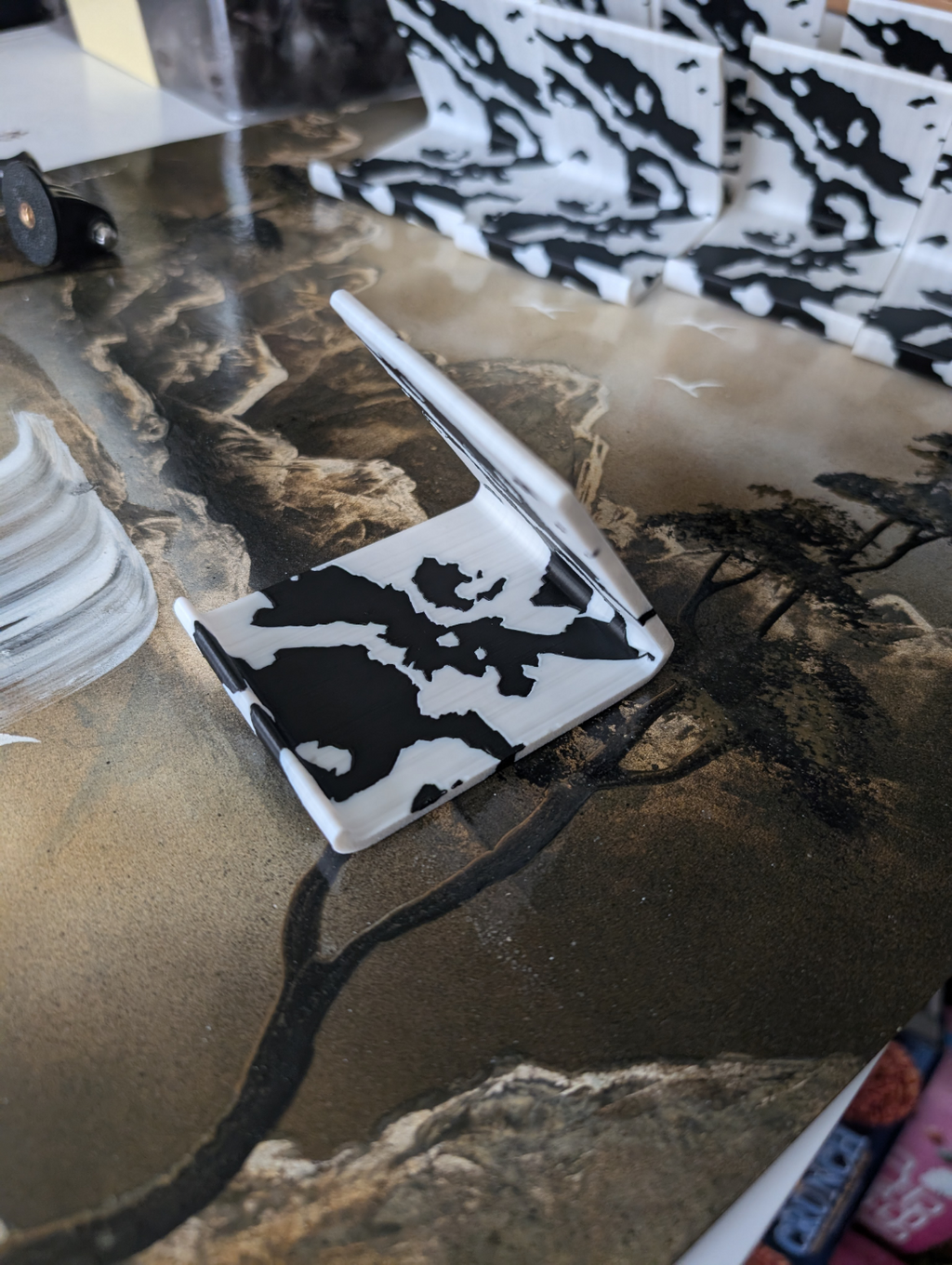 Marbled Phone Stand