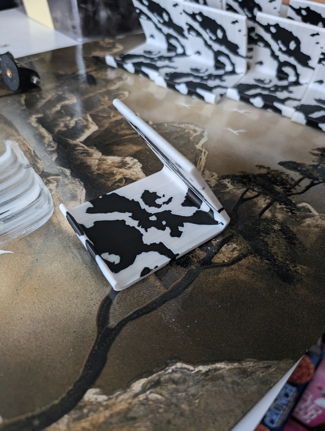 Marbled Phone Stand