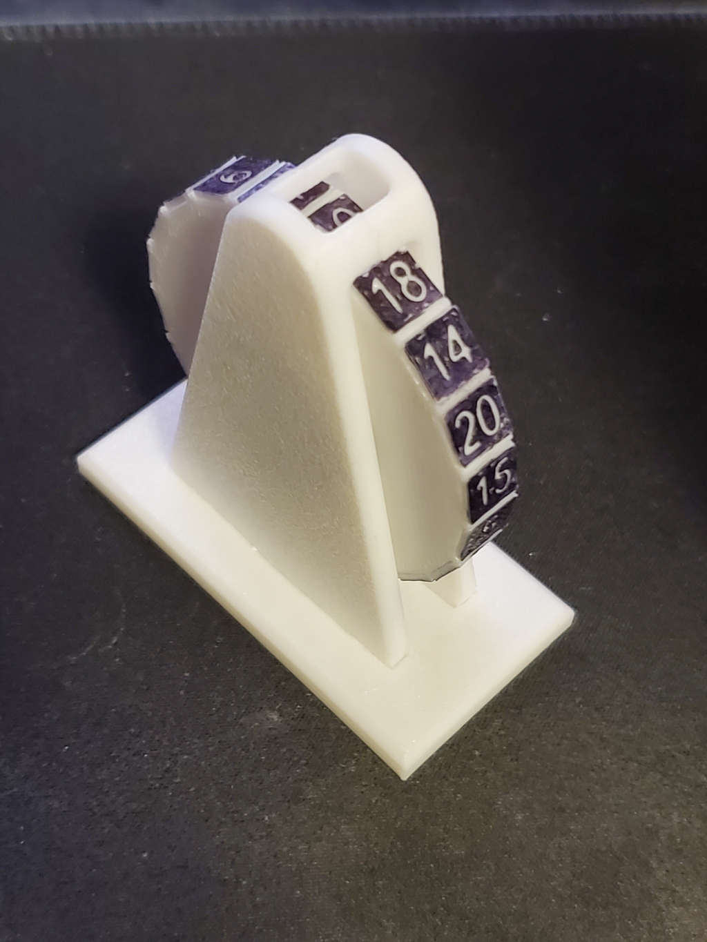 SpinDecideR20: A 3D-printable d20 alternative with fidget spinner vibes!