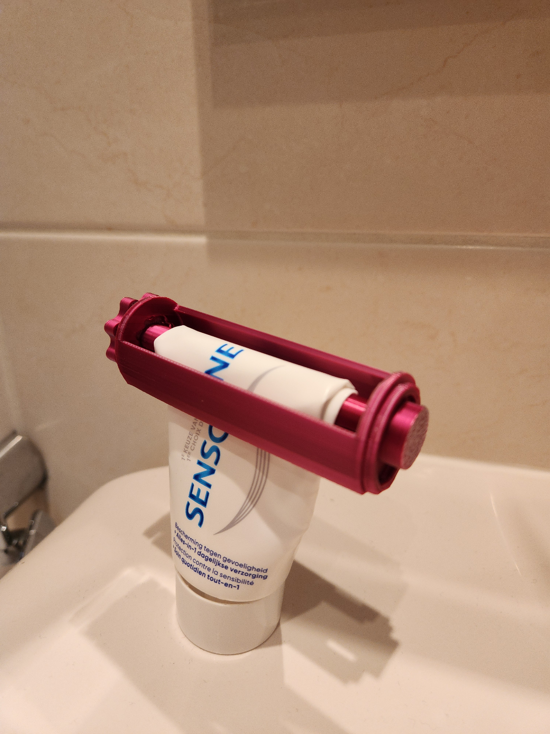 Toothpaste squeezer, roll it up & lock it in place