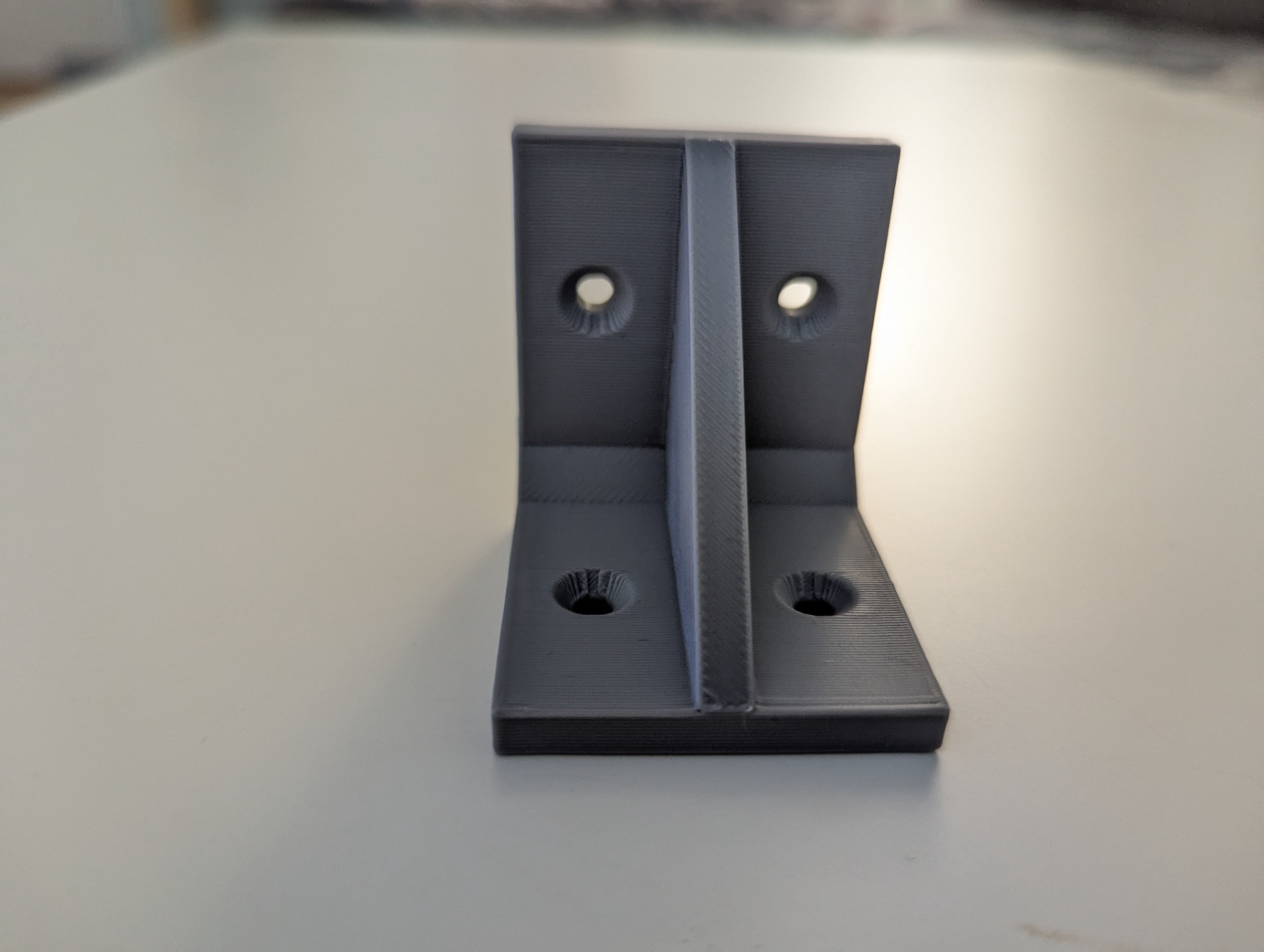90-Degree Bracket with Reinforcing Rib 40mm M4