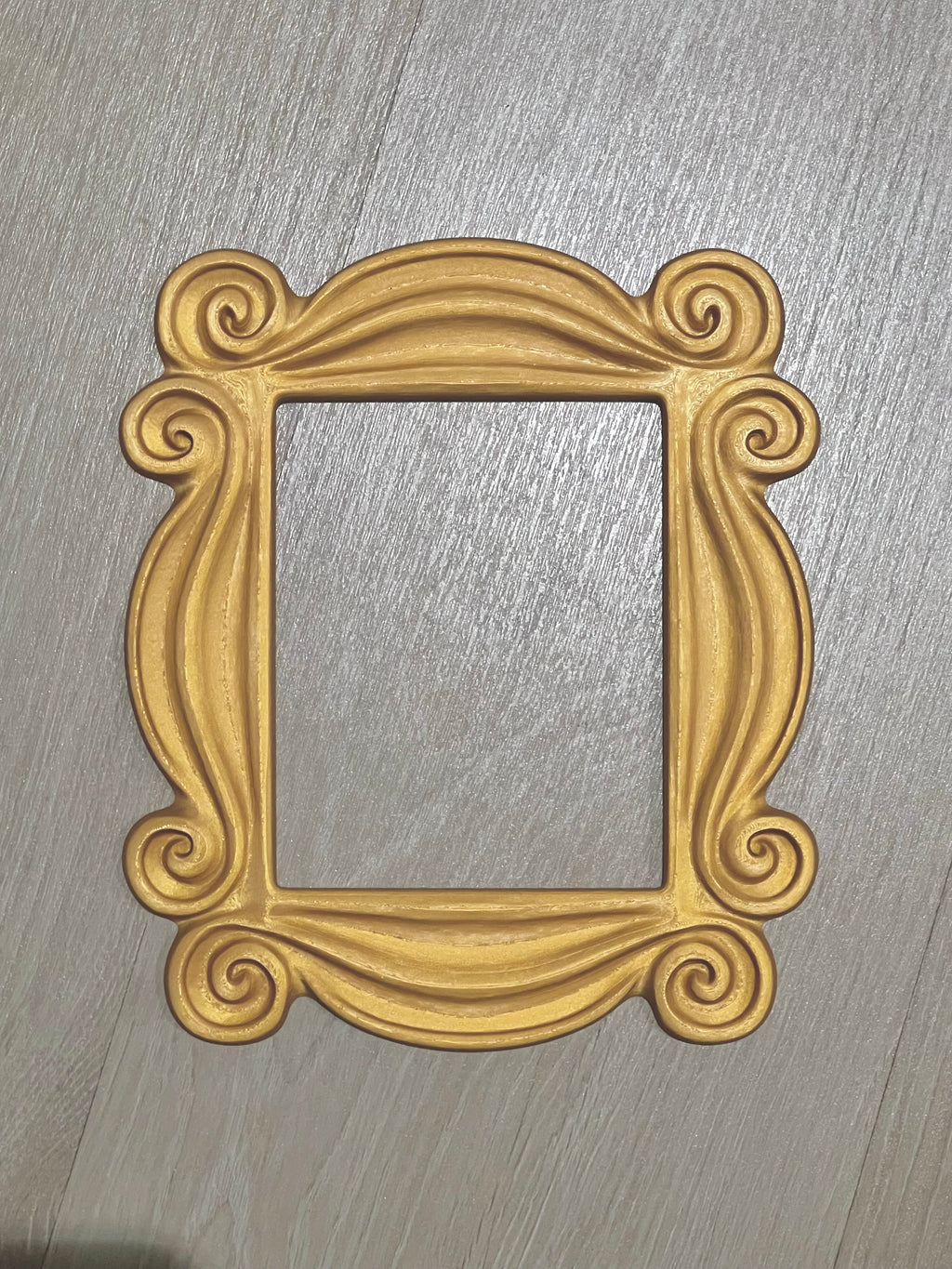 Friends Peephole Frame inspired on the TV show