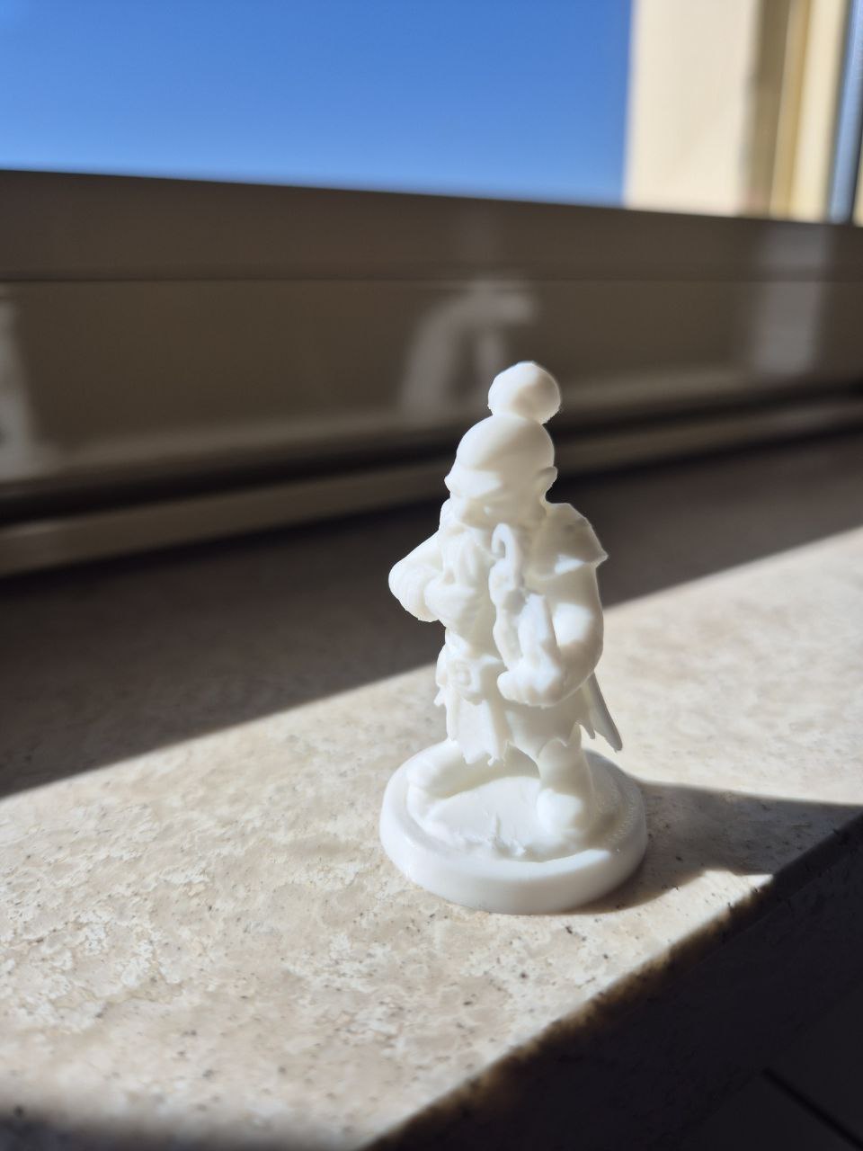 miniatura di stregone nano draconico DnD