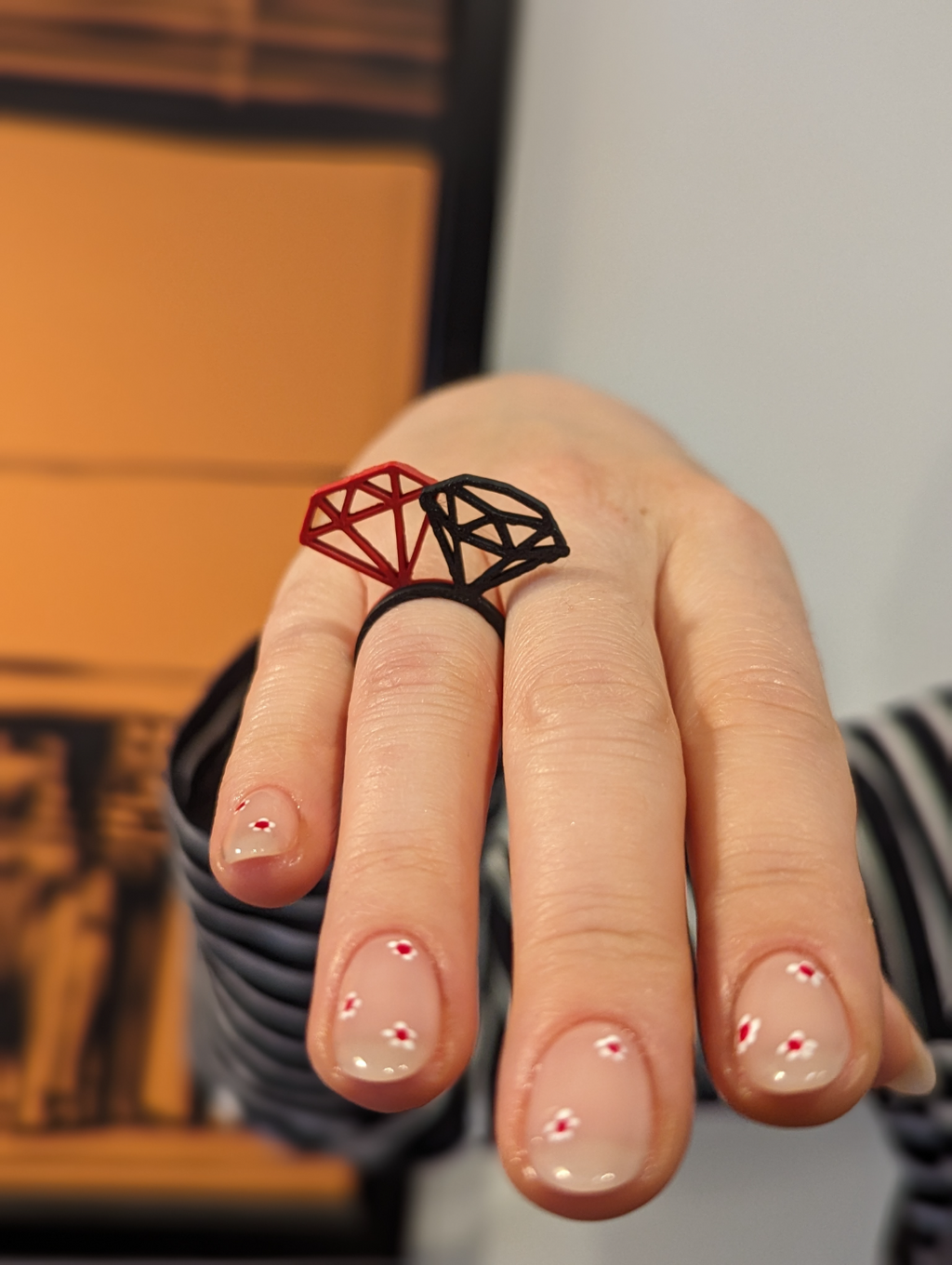 Minimalistic Diamond Rings