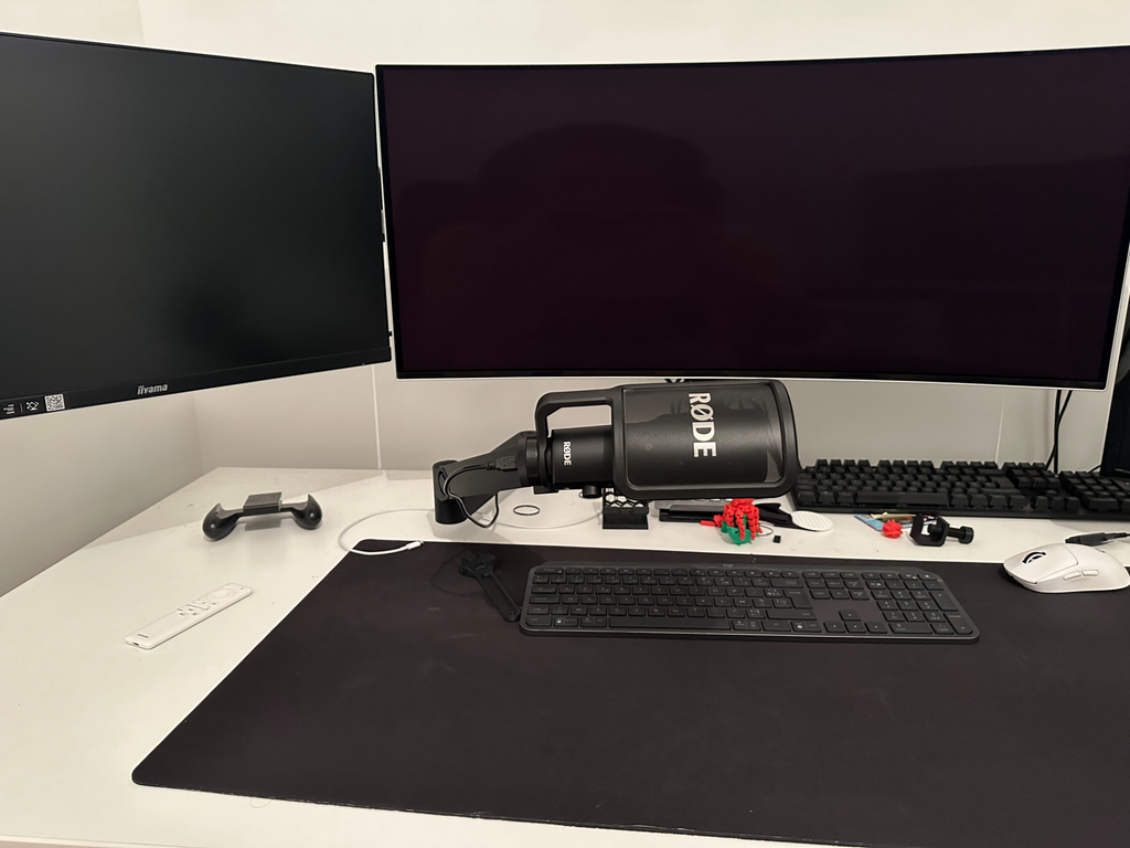 Low profile mic arm