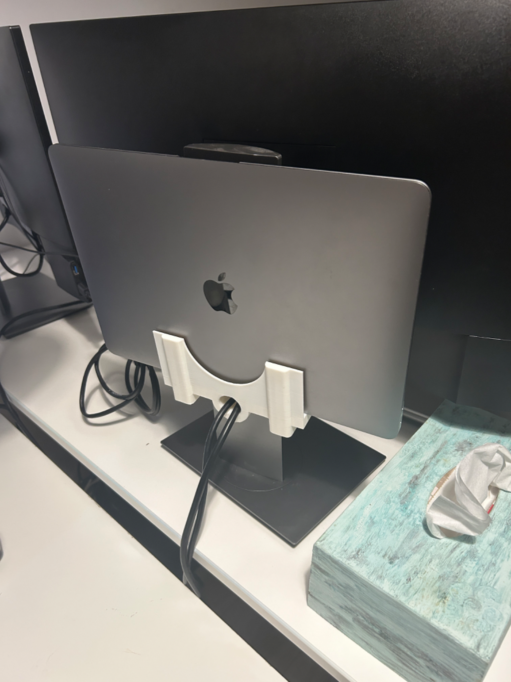 Macbook Air Laptop Support for Dell Monitor 24
