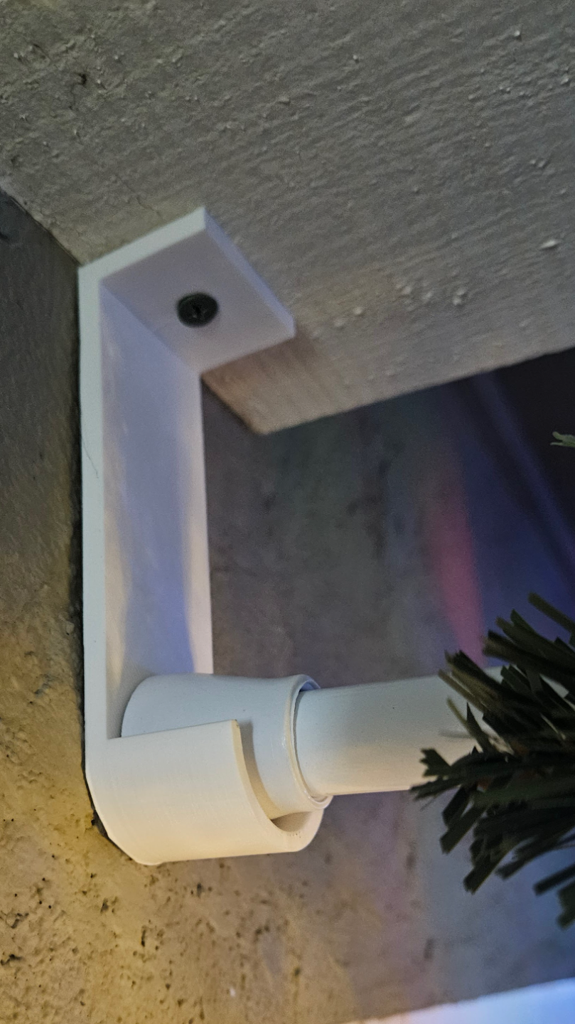 Extendable pole hanging bracket