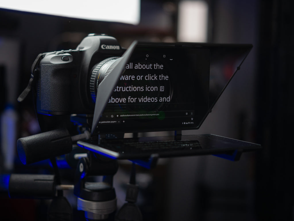 Lens mounted mini teleprompter