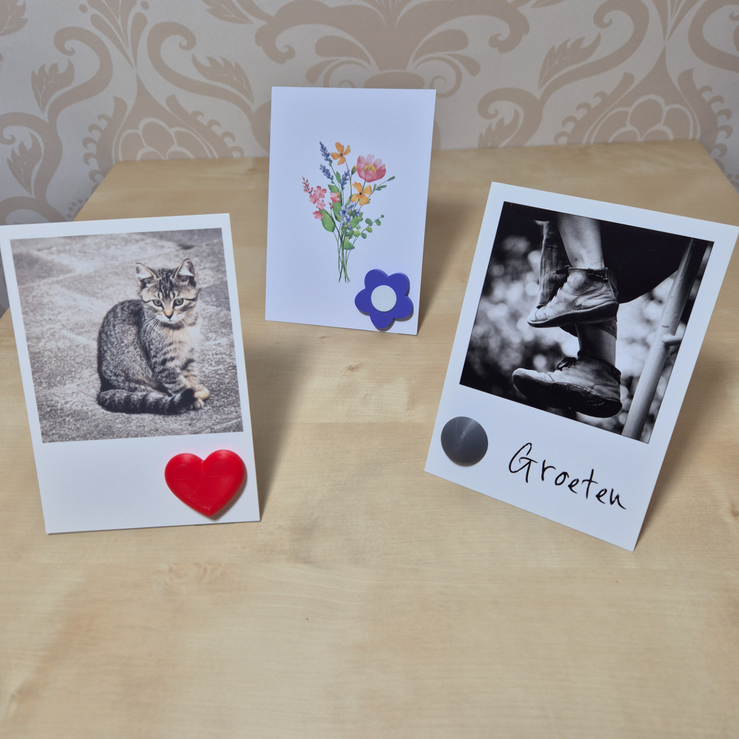 Magnetic Photo Card Holder with Decorative Magnets