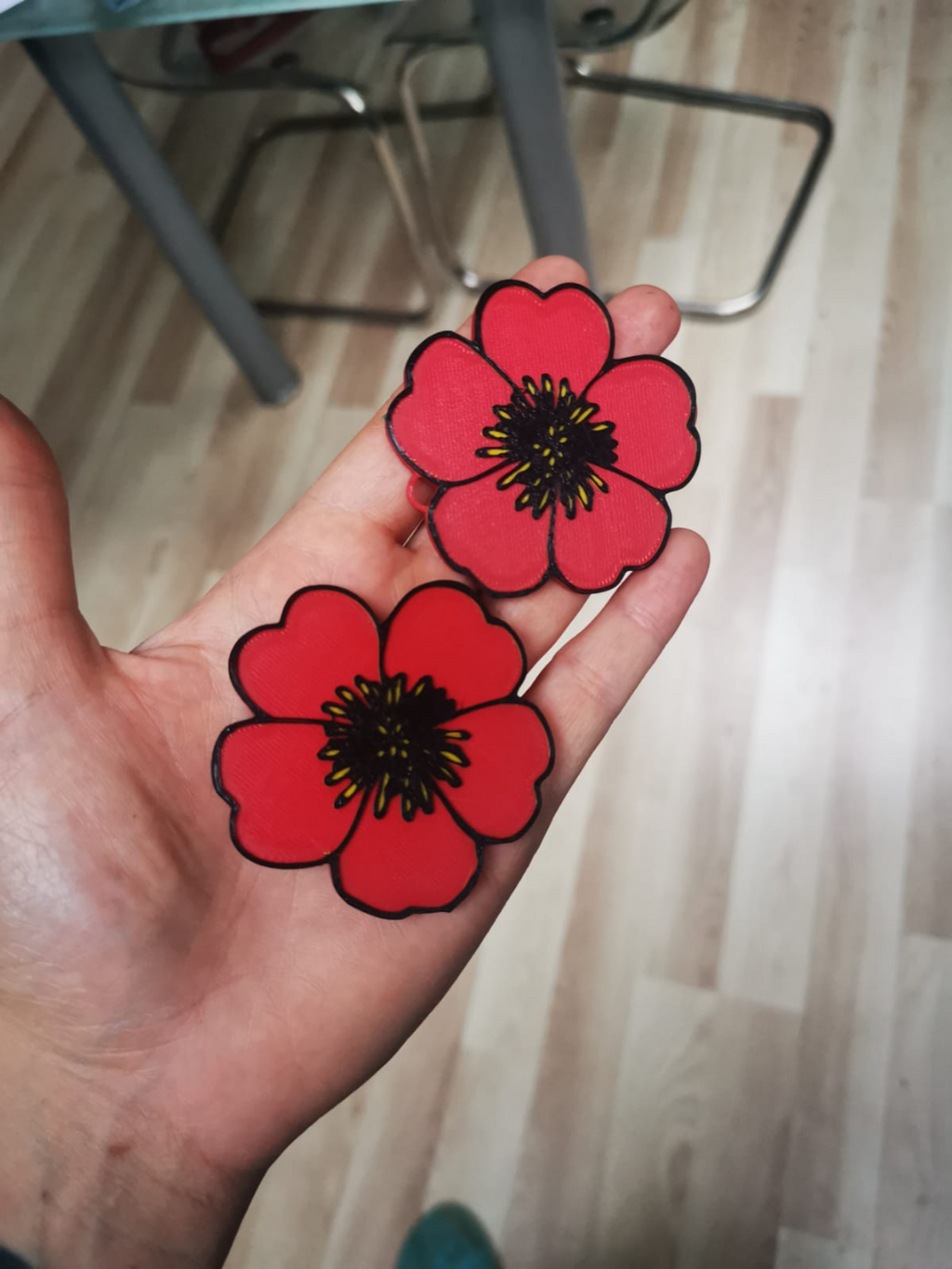 Poppy blossom magnet keychain