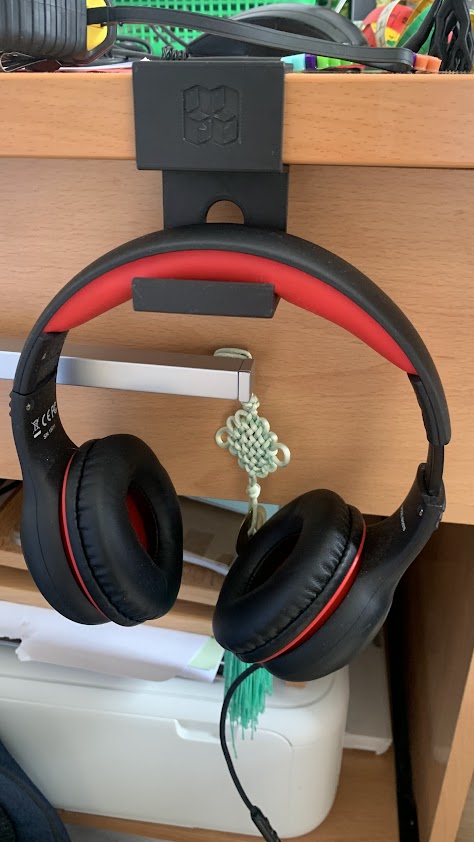 Headphones support (Makerorld logo) - 25mm table