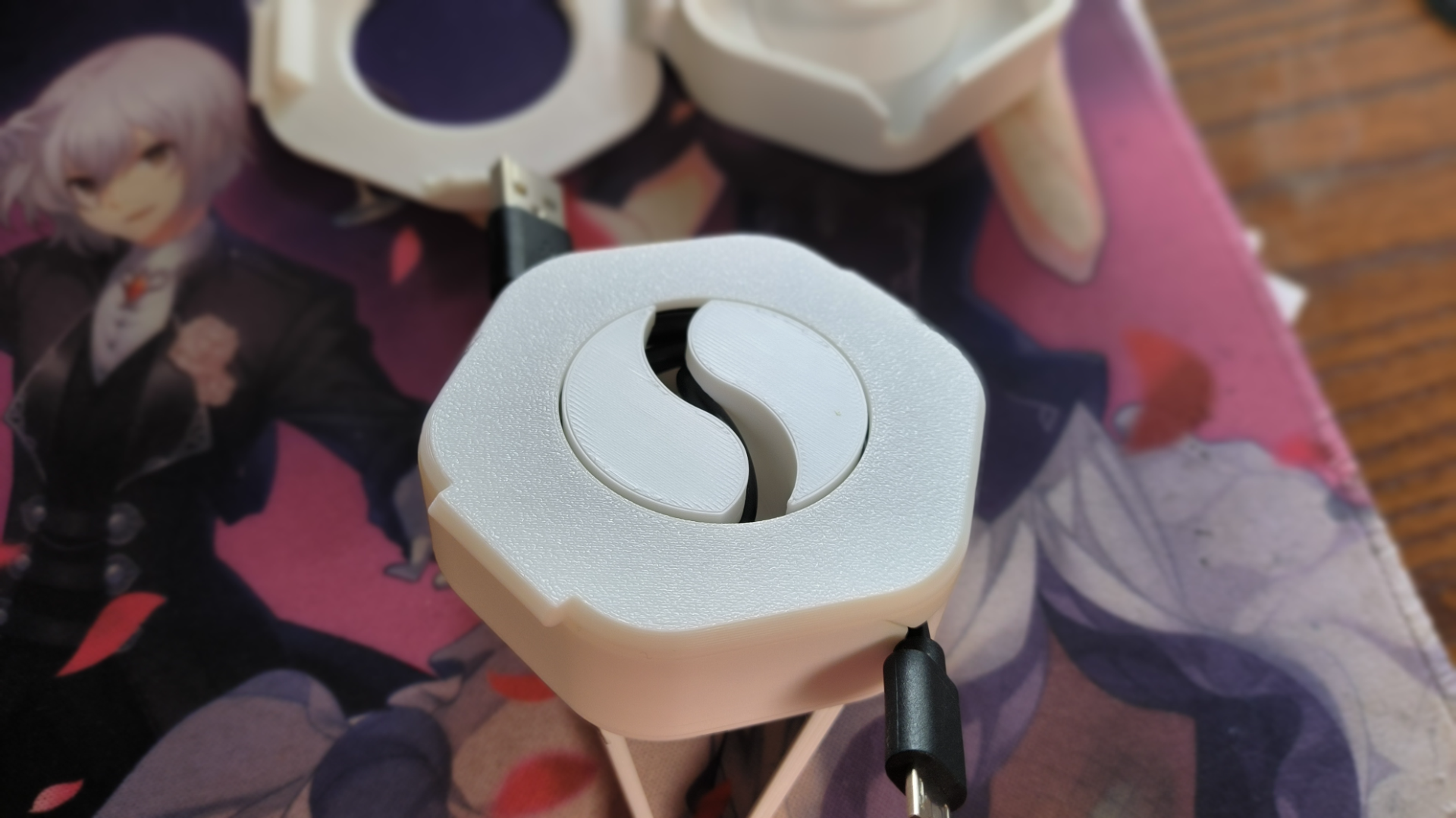 Portable Cable Organizer/Winder(Cable Hide) 卷线器加孔版