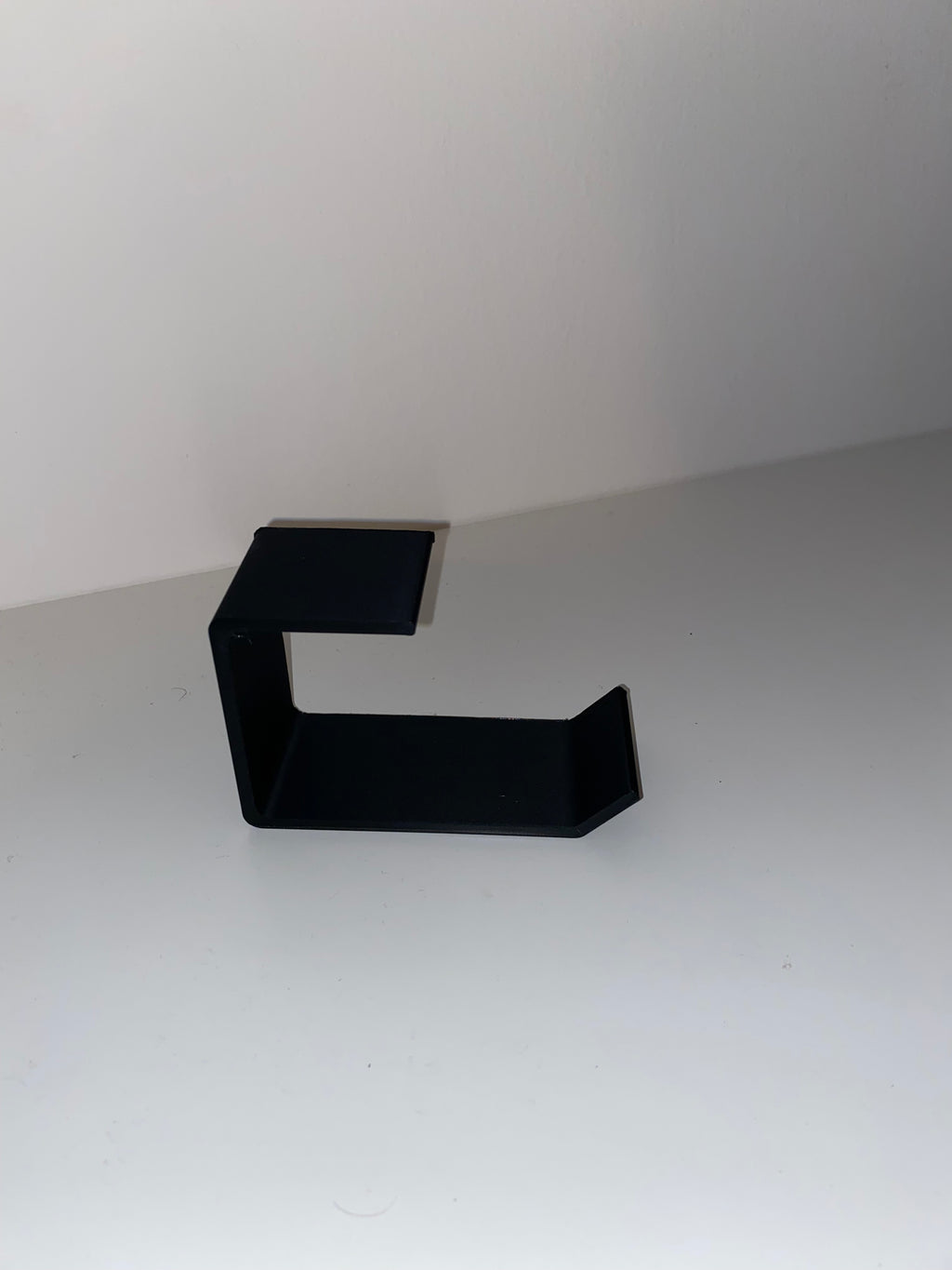 Headphone table mount