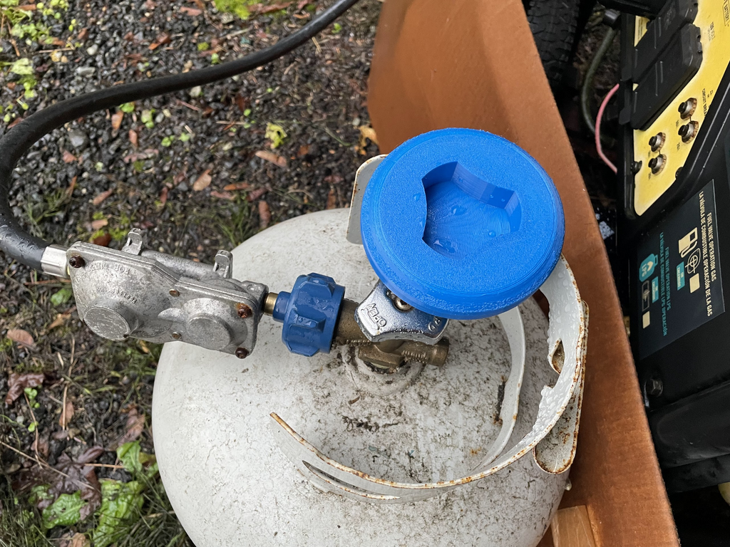Propane tank handle crank / turning device