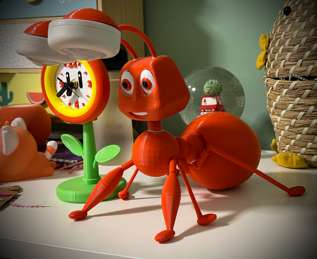 Friendly 3D-Printed Ant Lamp