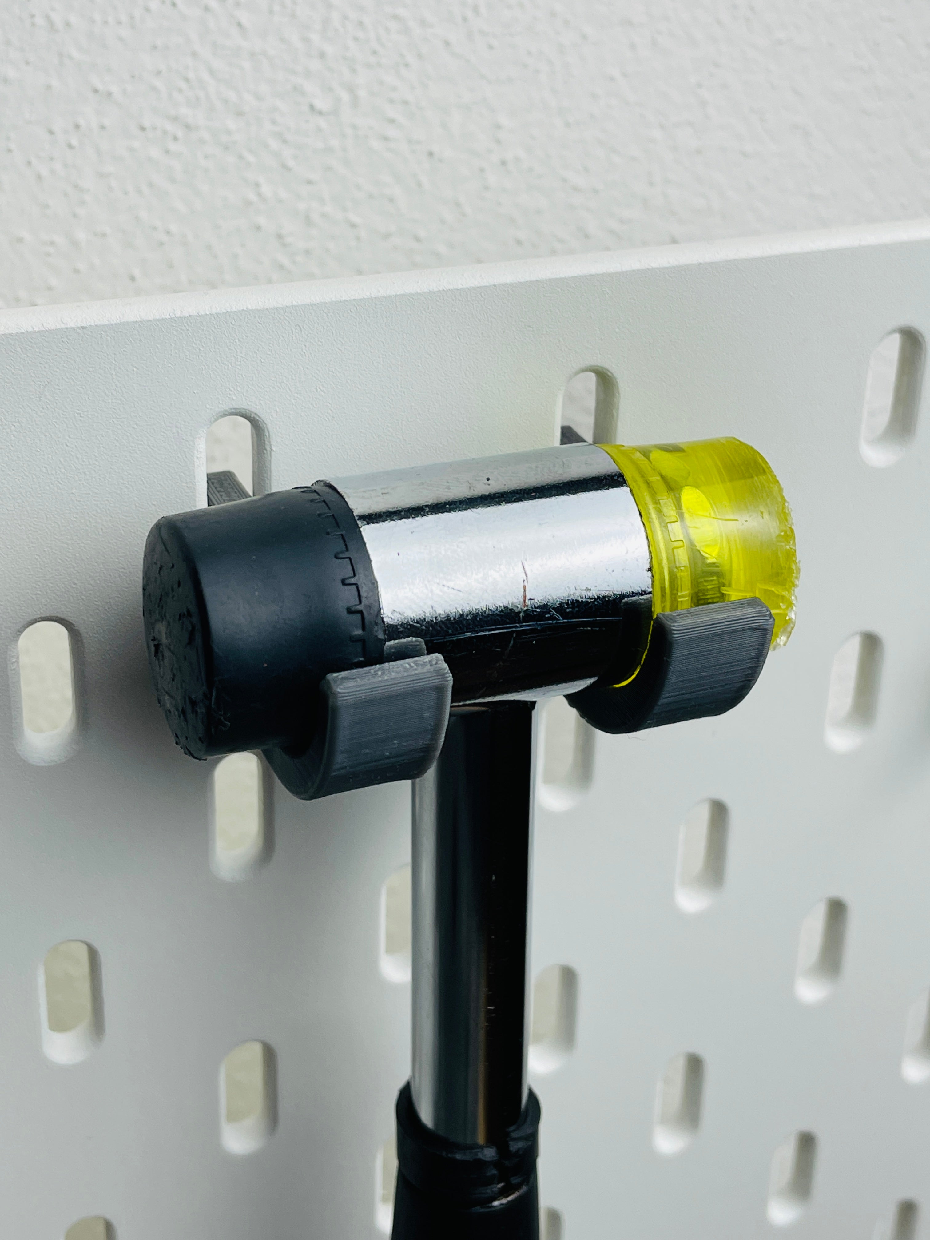 Skadis hammer holder