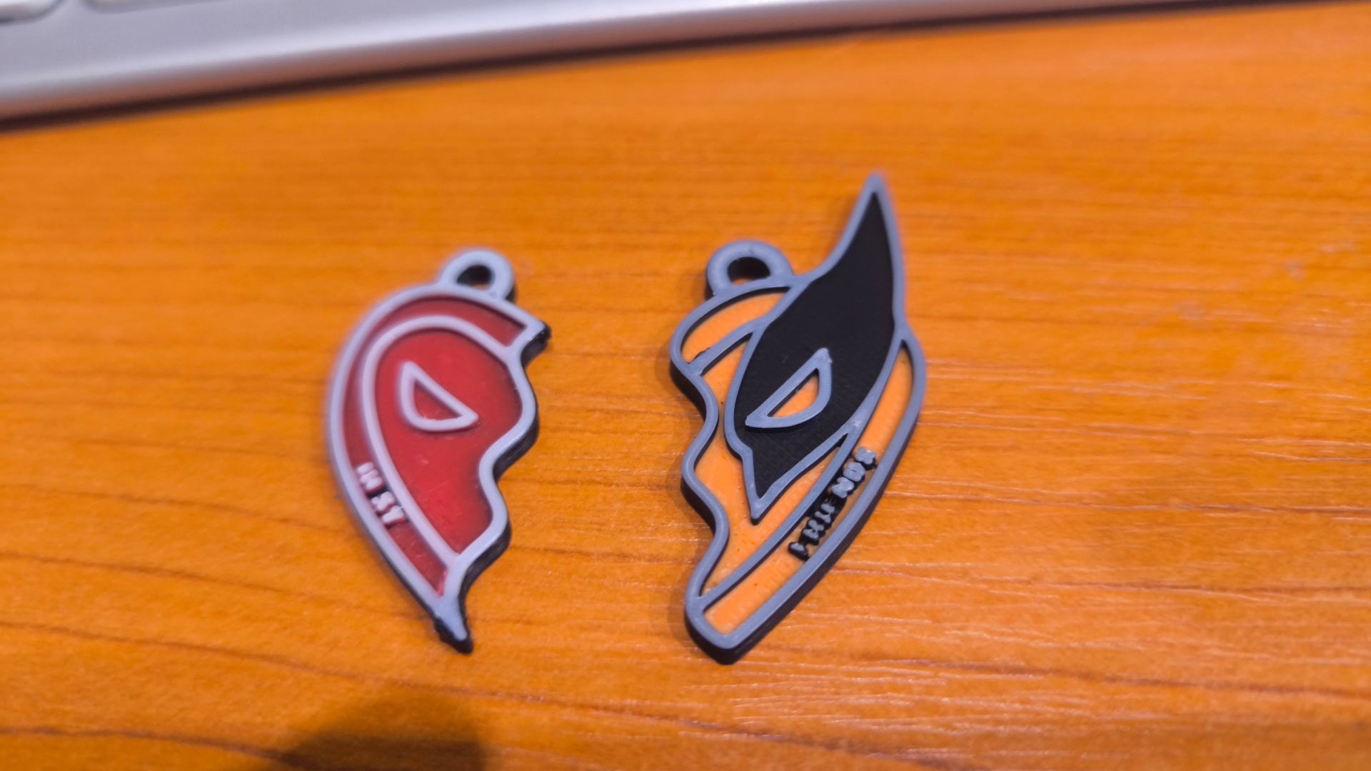 Deathpool and Volverine pendant