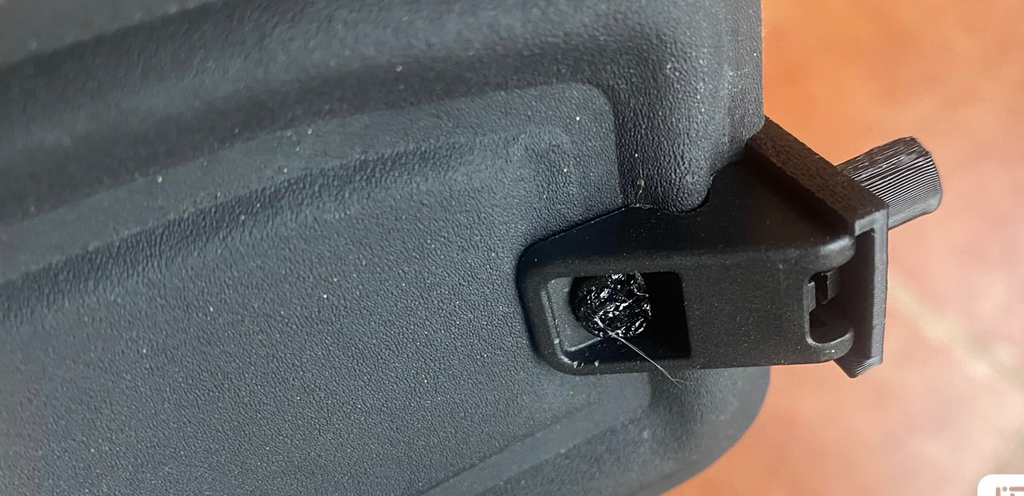 沃尔沃XC60（2018款后）后备箱隐私帘卡脚断裂解决方案
