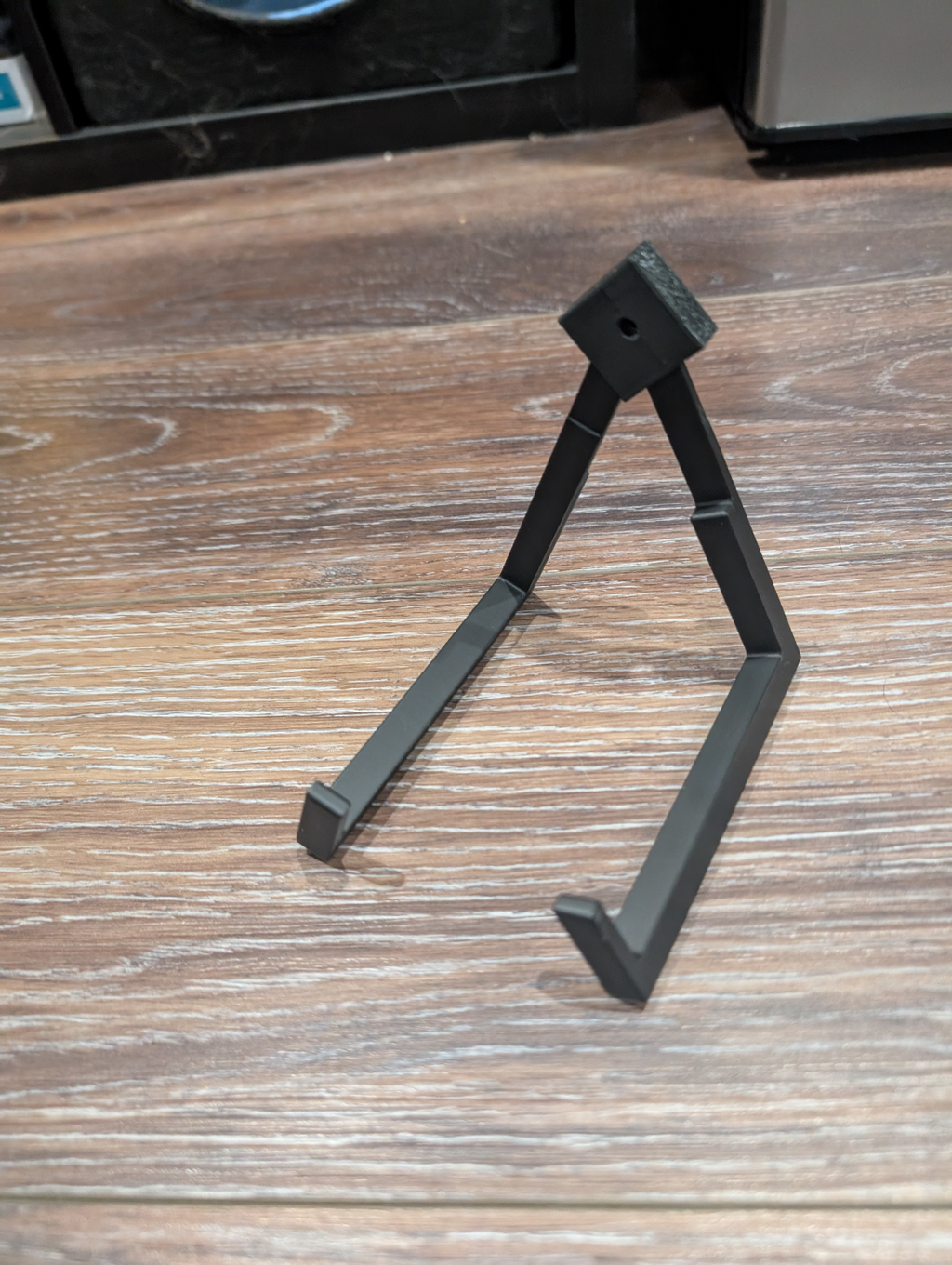 Wall hanger for mask or other colectables