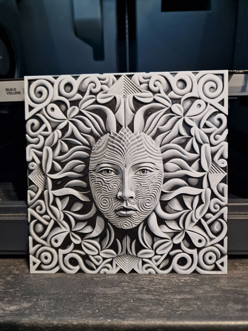 HUEFORGE Mandala SUN Face Black and White