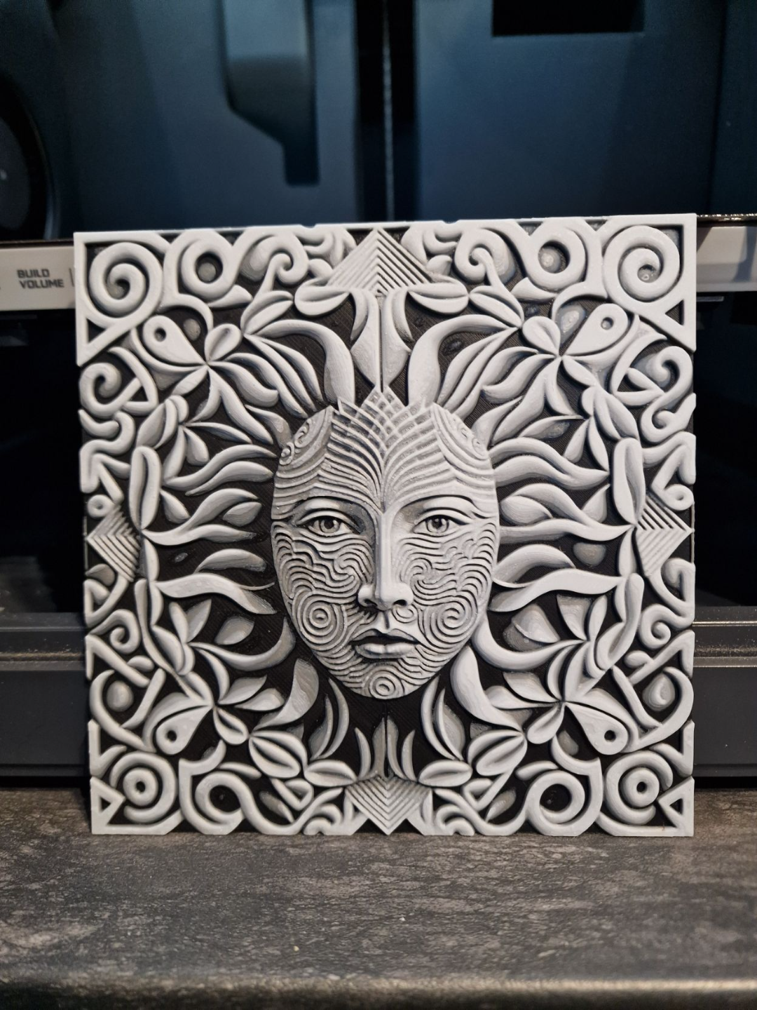 HUEFORGE Mandala SUN Face Black and White