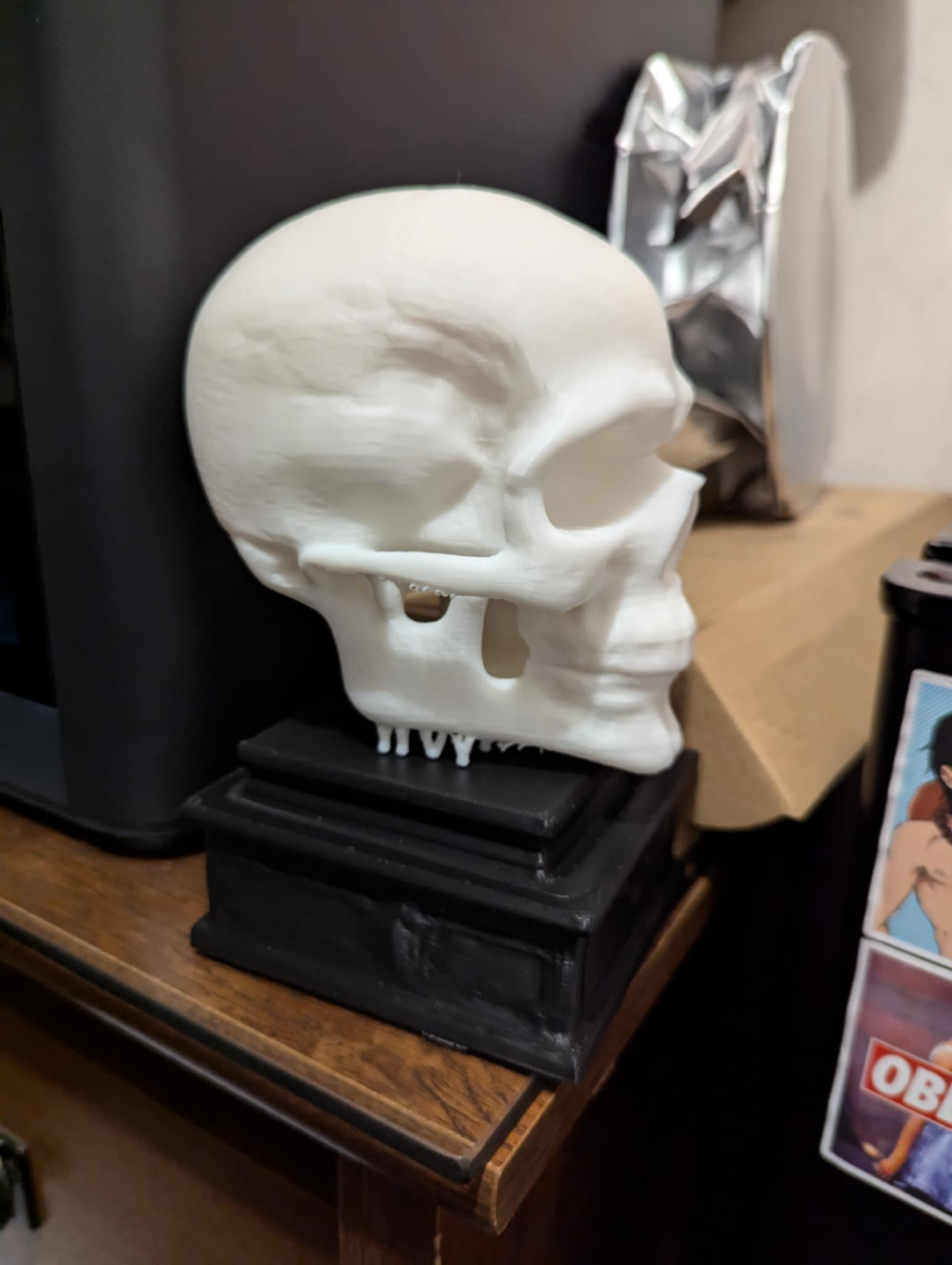 Skull on base