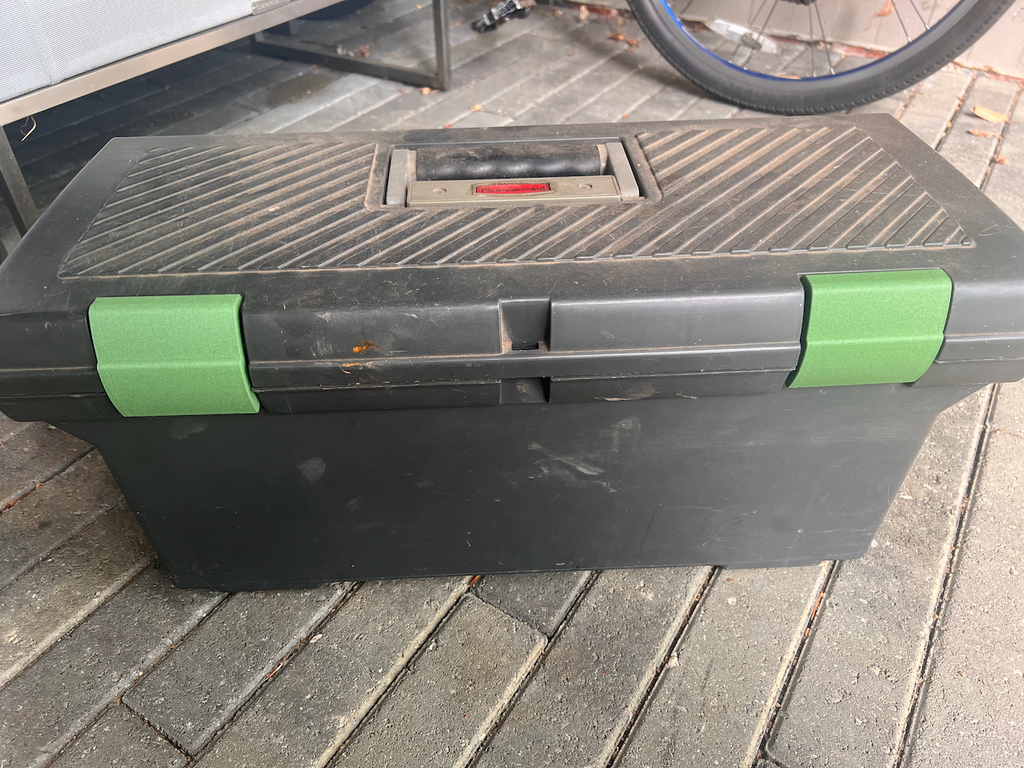 Rubbermaid Toolbox Latch and Hinge