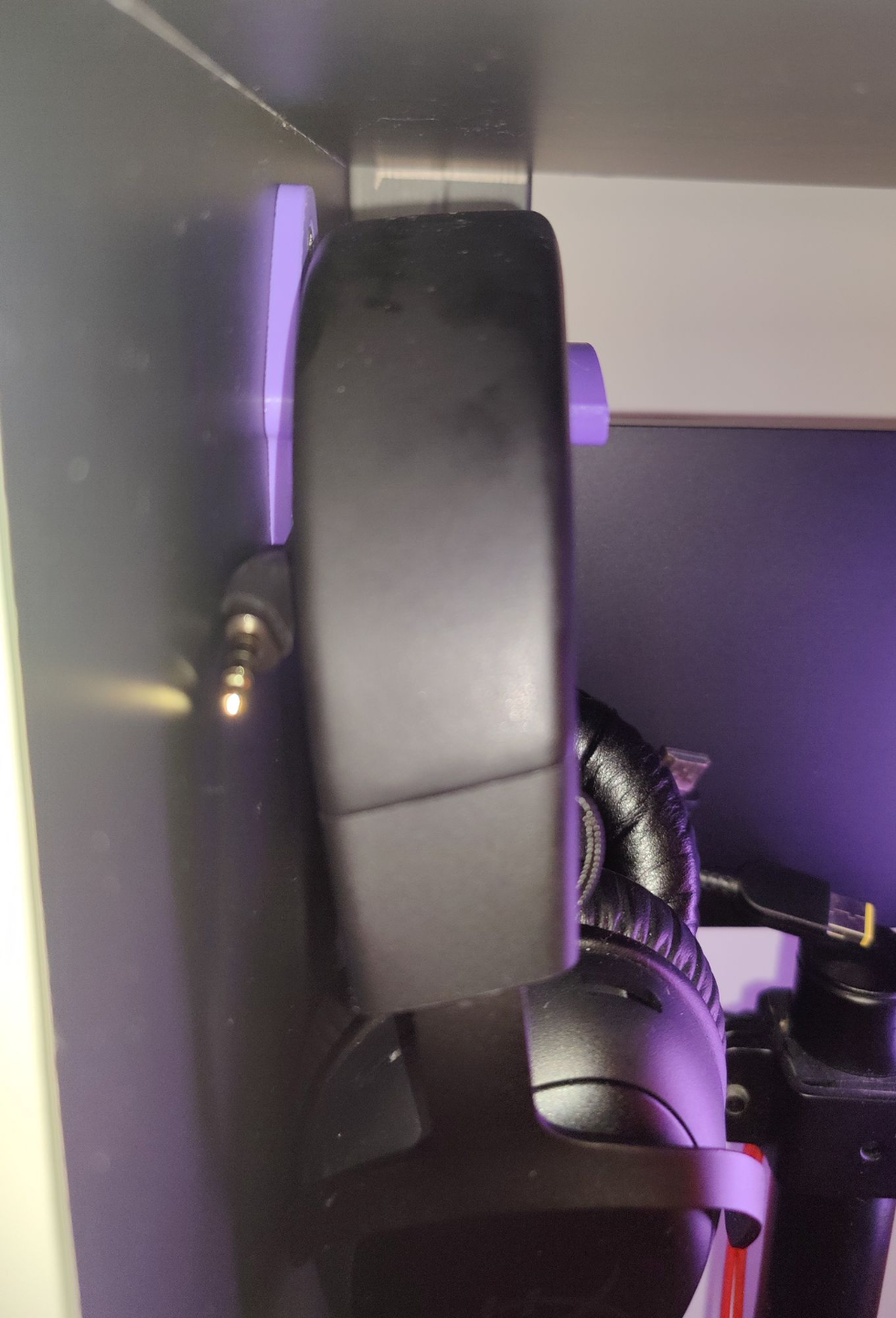 Cloud III Hanger with Detachable Microphone Holder