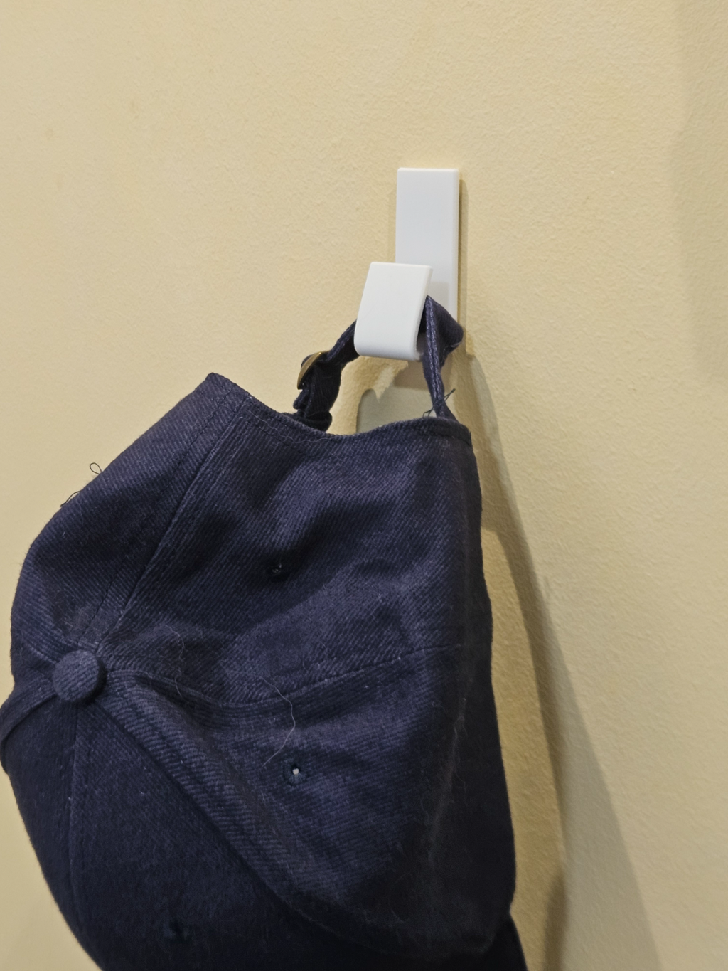 Anti-fall J-hook (Taped on)