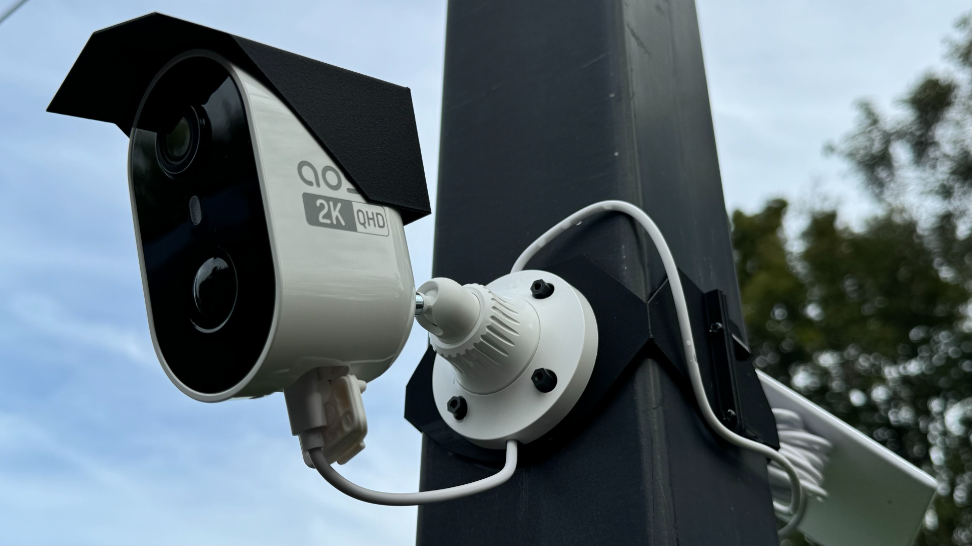 AOSU solar camera mount for 100mm square post