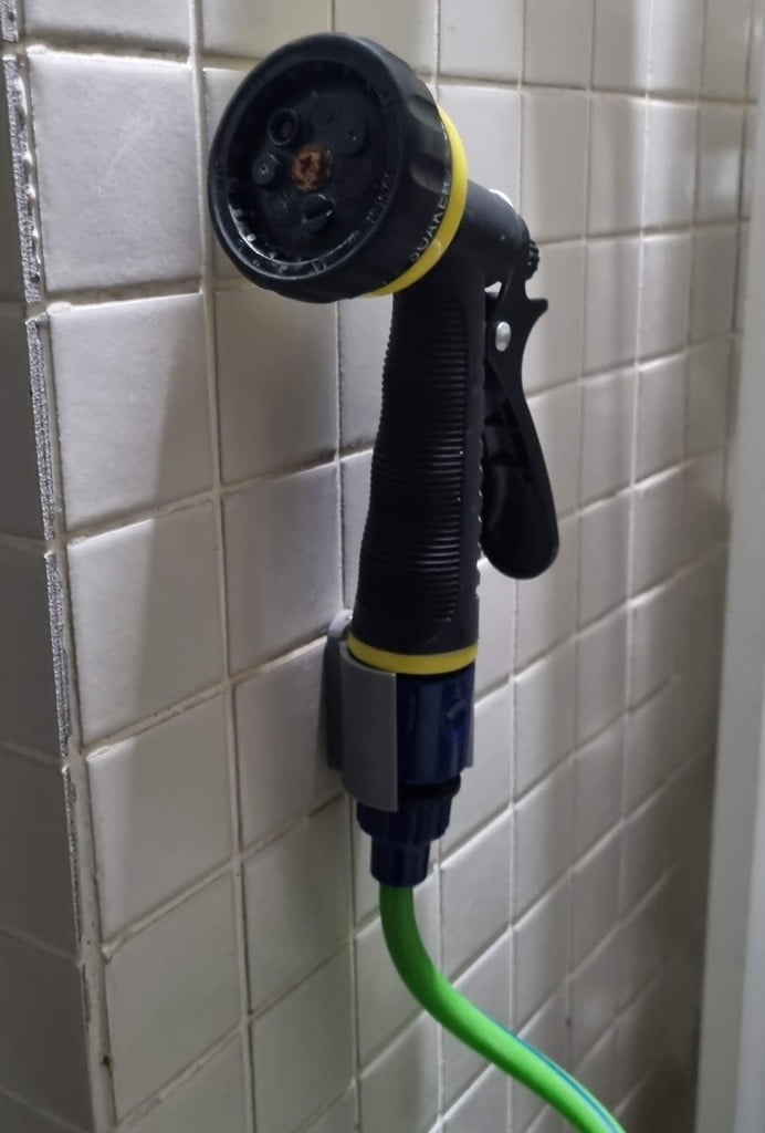 simple hose holder