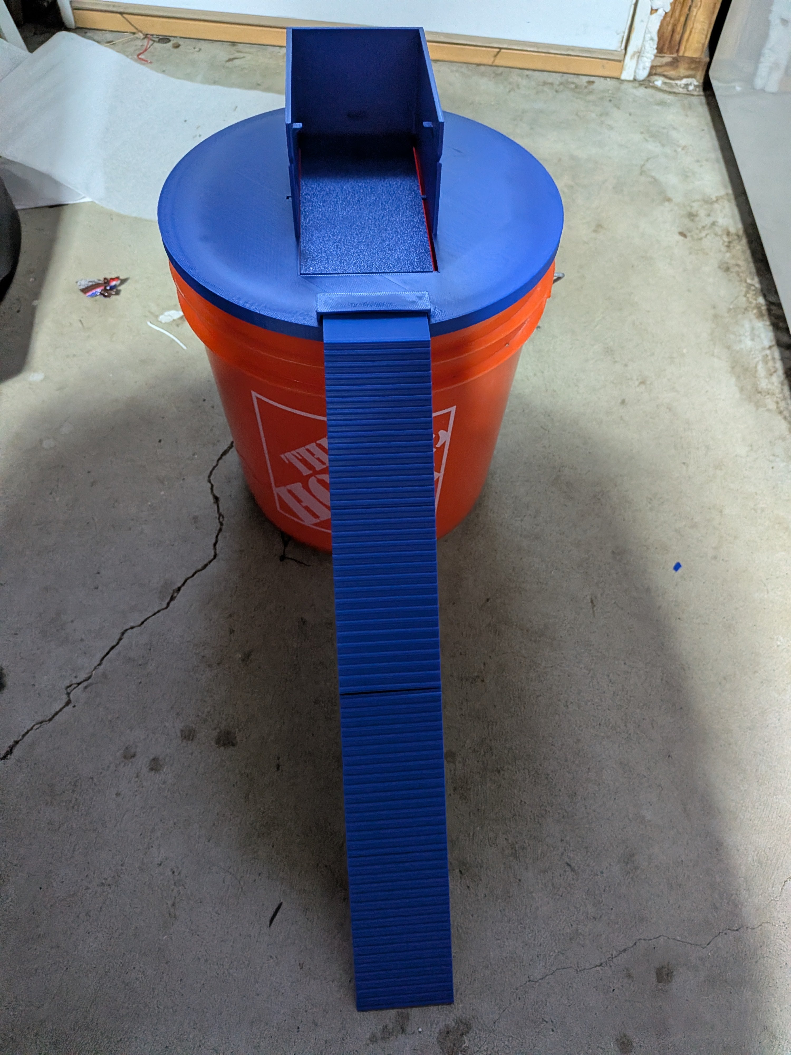 Mouse trap 2-gallon bucket
