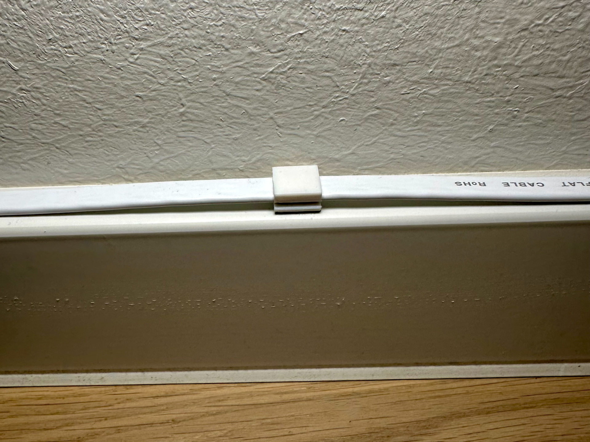 Flat LAN cable clips/mounts