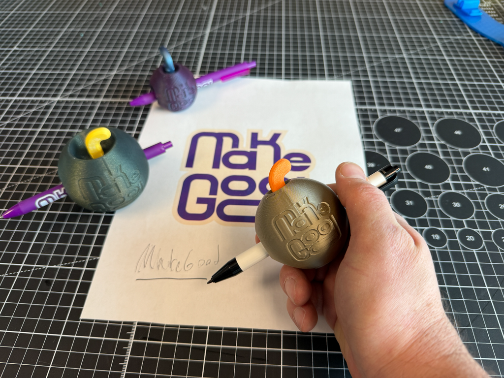 MakeGood Pen Ball - Medium - Writing Device