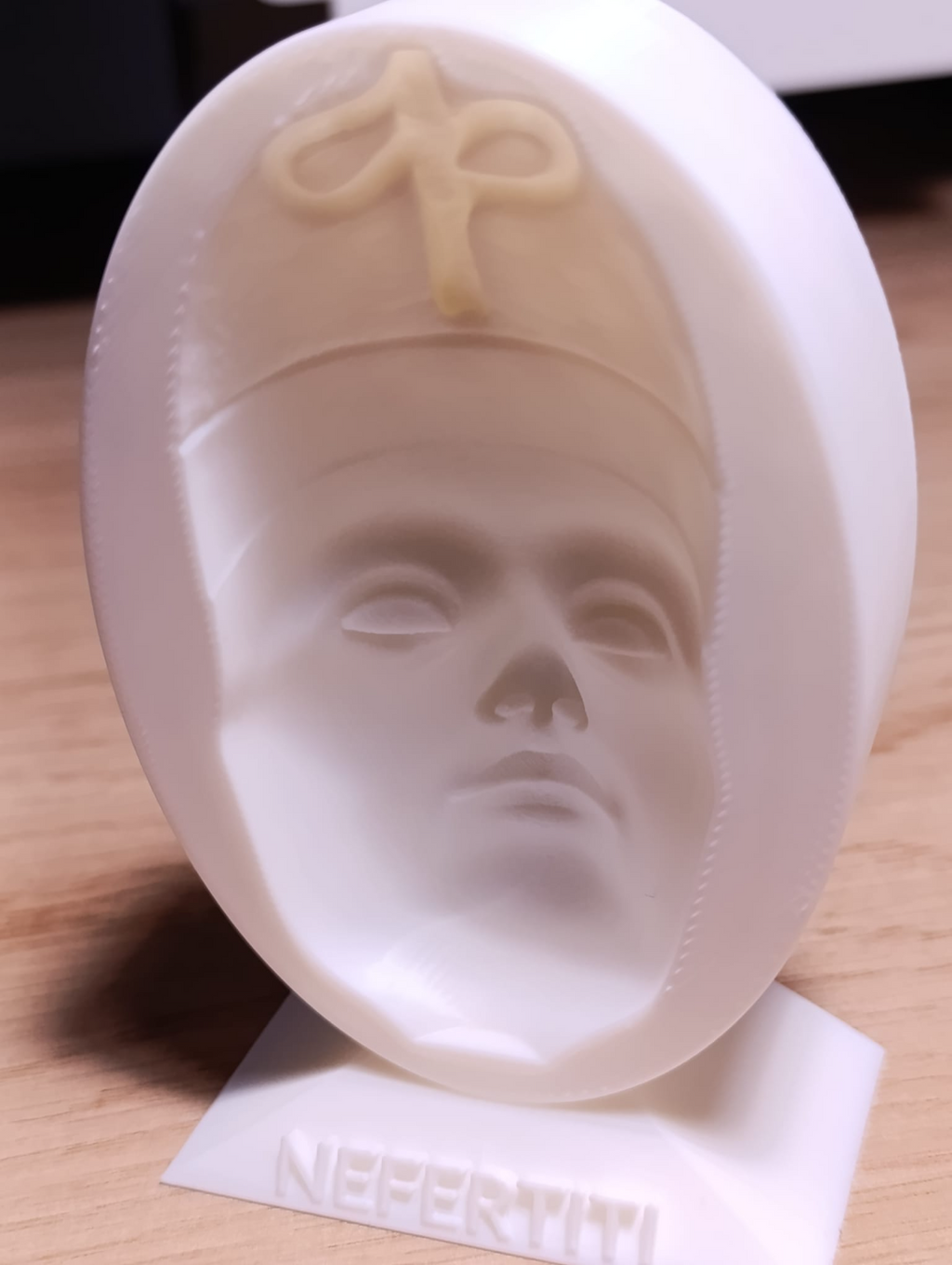 Nefertiti 3d mask illusion