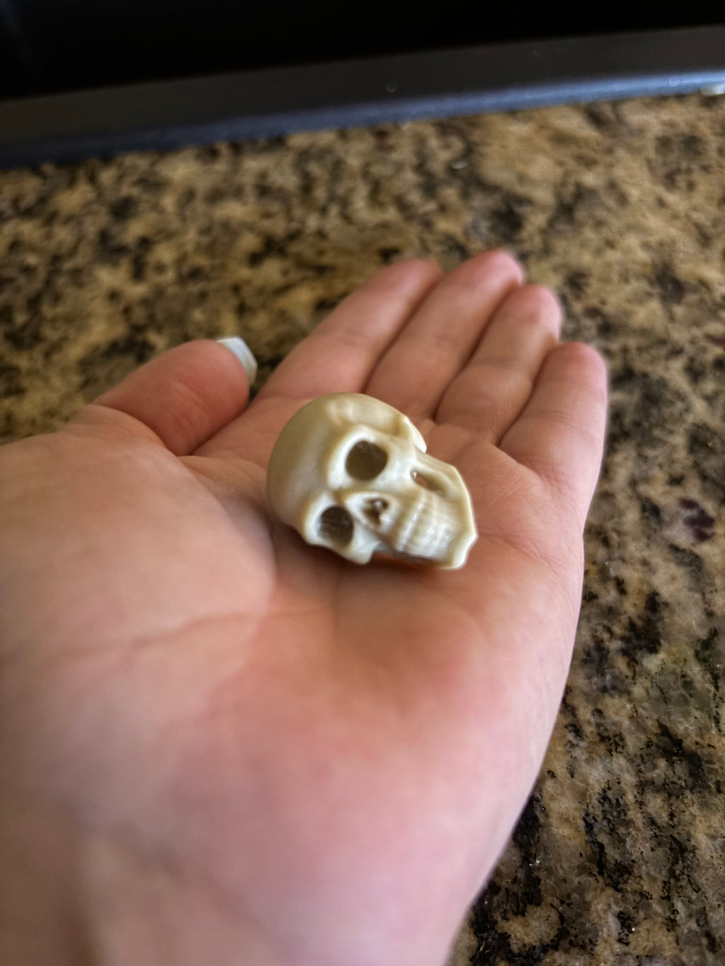 Skull knob fits 4mm screw on 8 grams