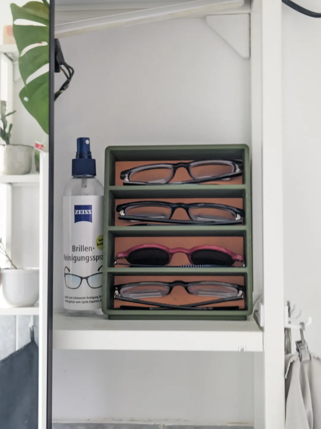 Eyeglass stand